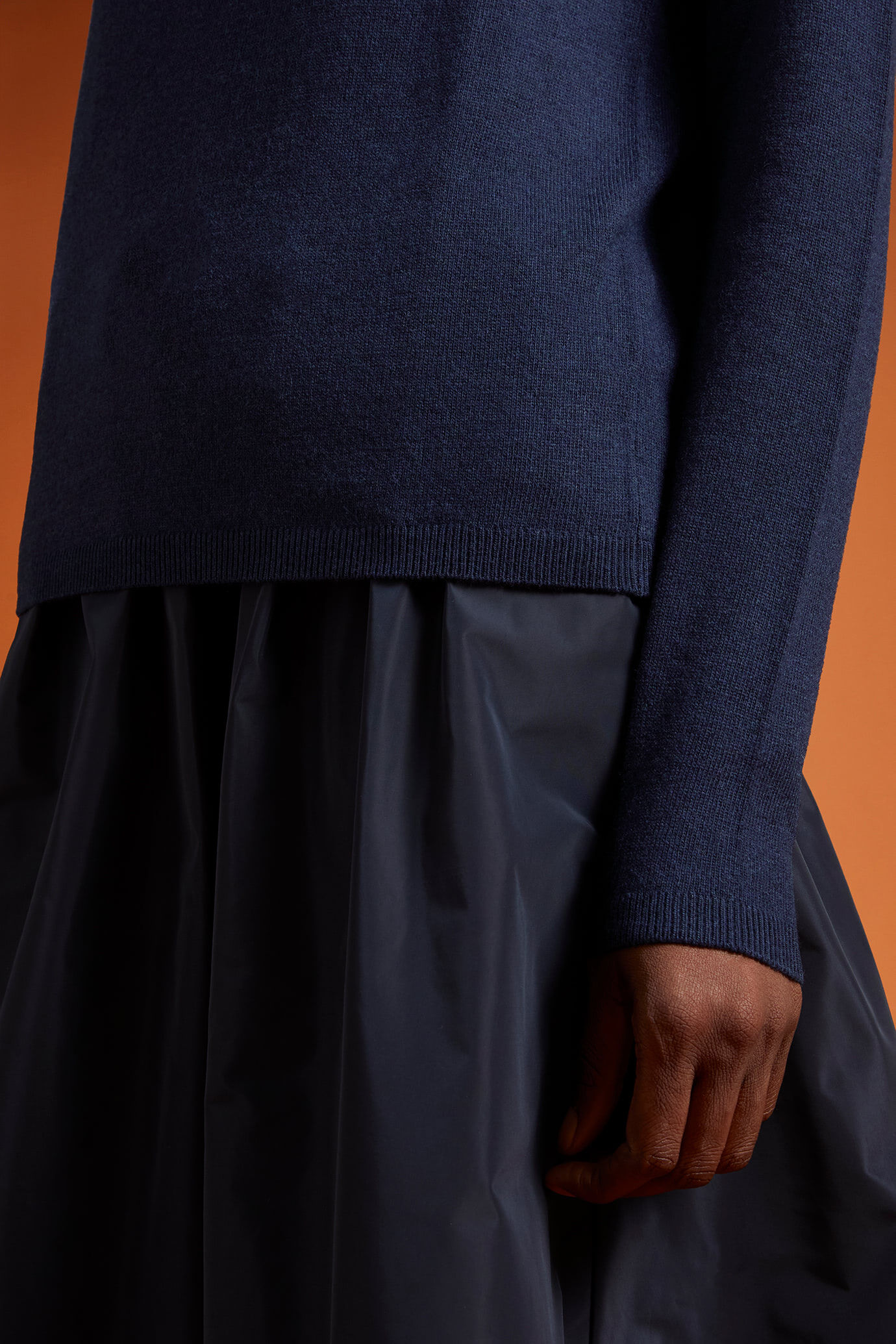 Women's regular fit high neck jumper in a blend of wool and cashmere image number 3