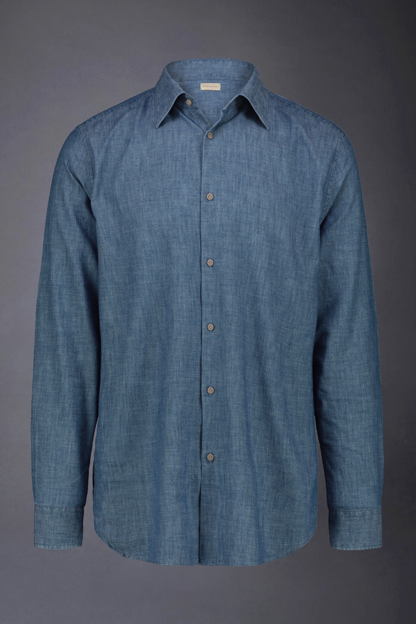 Men's casual shirt with classic collar, chambray fabric