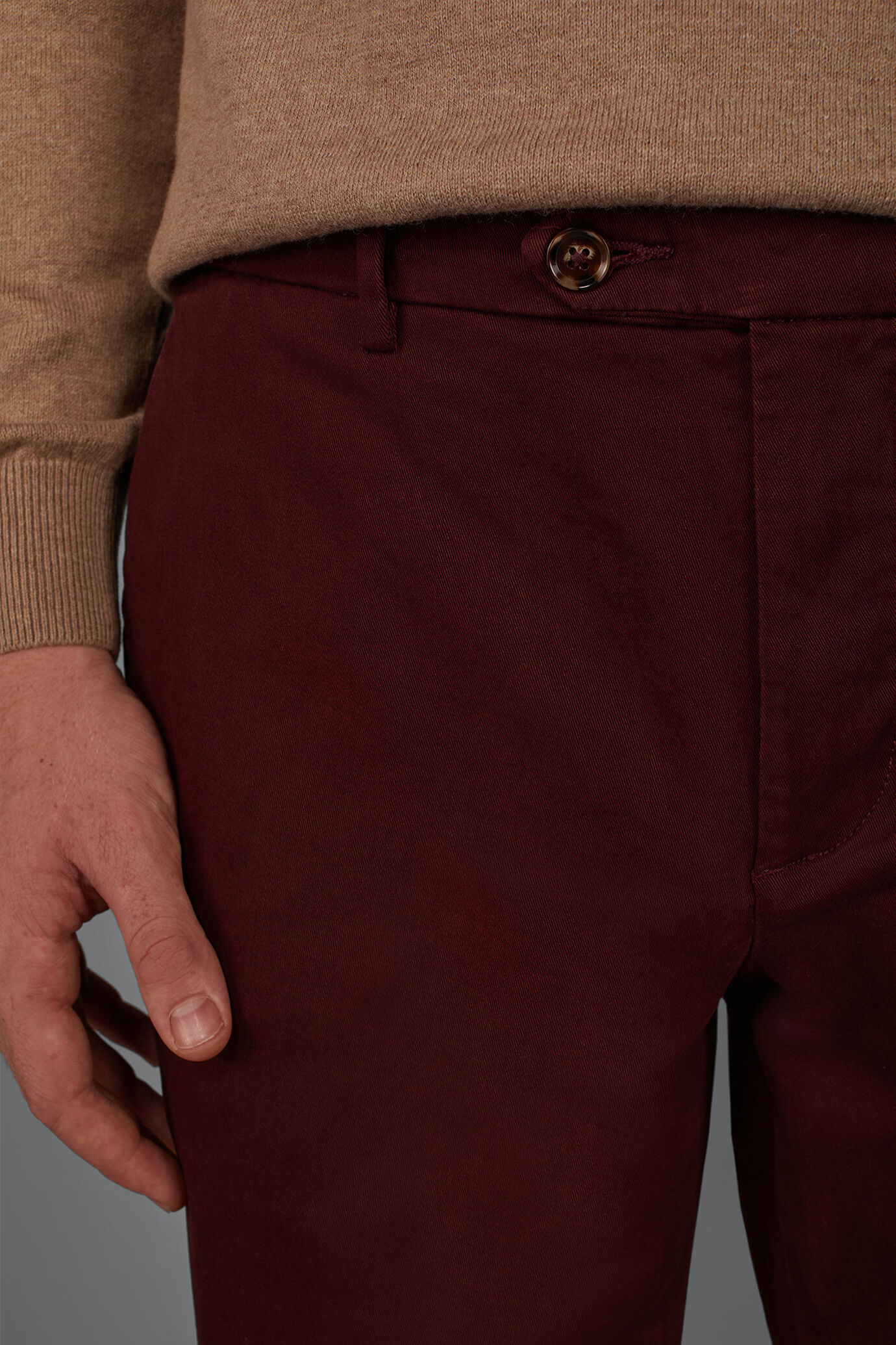 Classic men's chinos in regular fit with stretch twill construction image number 2