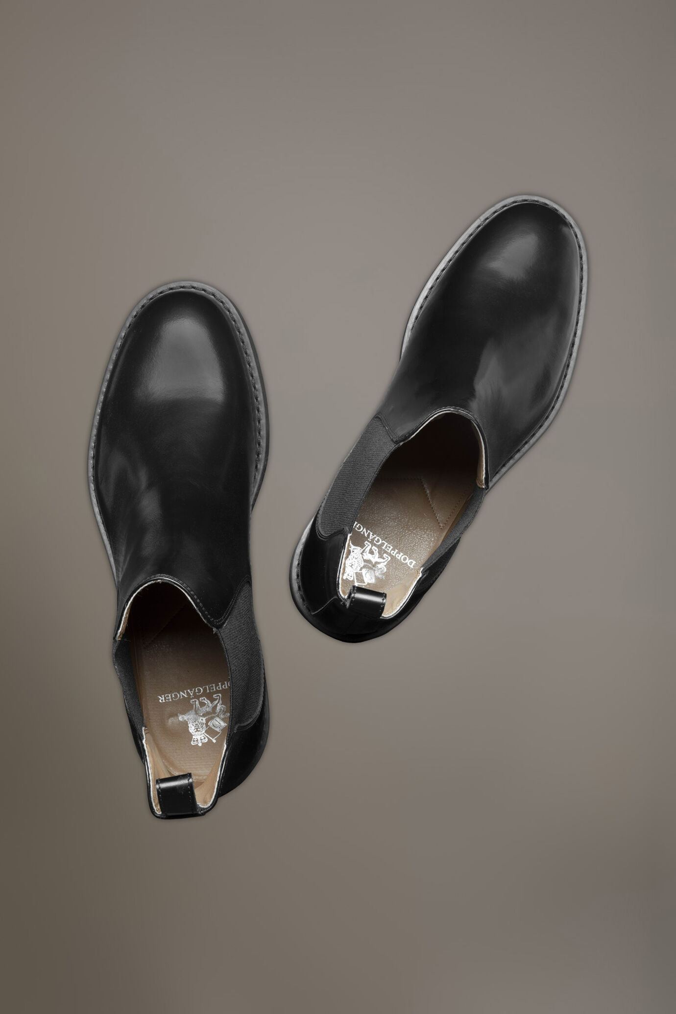 100% brushed leather chelsea boots with rubber sole image number 2