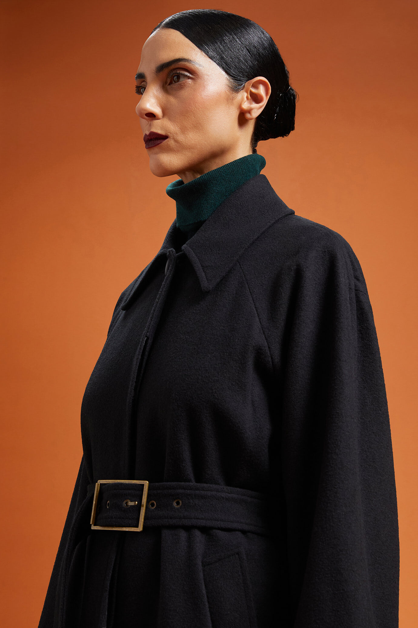Women's long single-breasted coat with raglan sleeves and a buckle belt in a regular fit image number 4