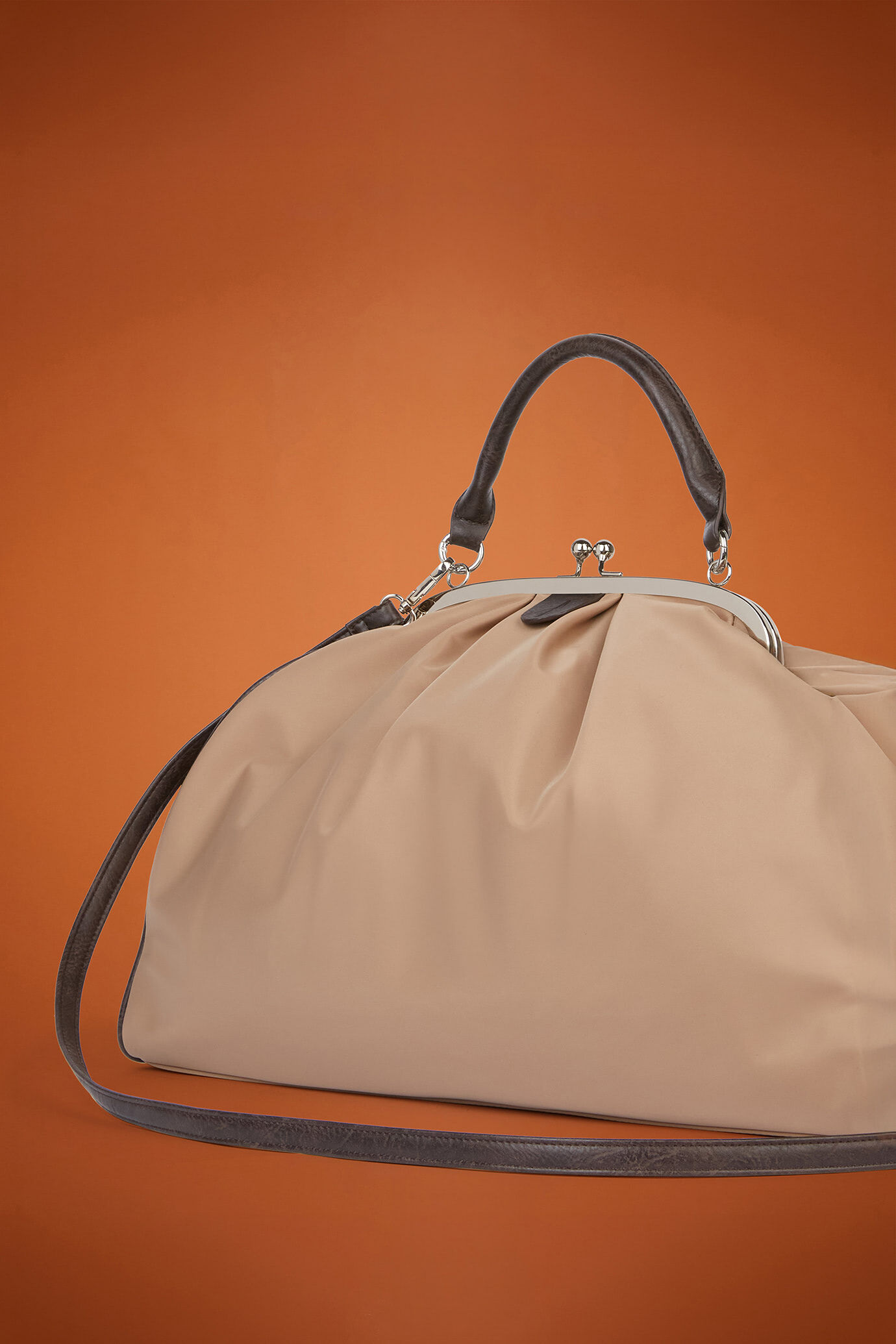 Borsa donna in tessuto tecnico con dettagli in ecopelle image number 2