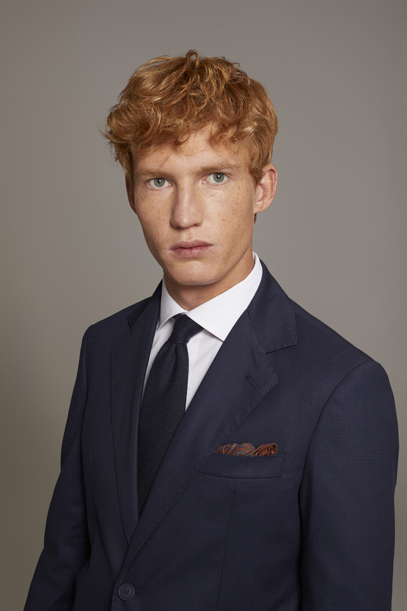 Giacca monopetto con tasche a pattina tessuto armaturato tinta unita image number 3