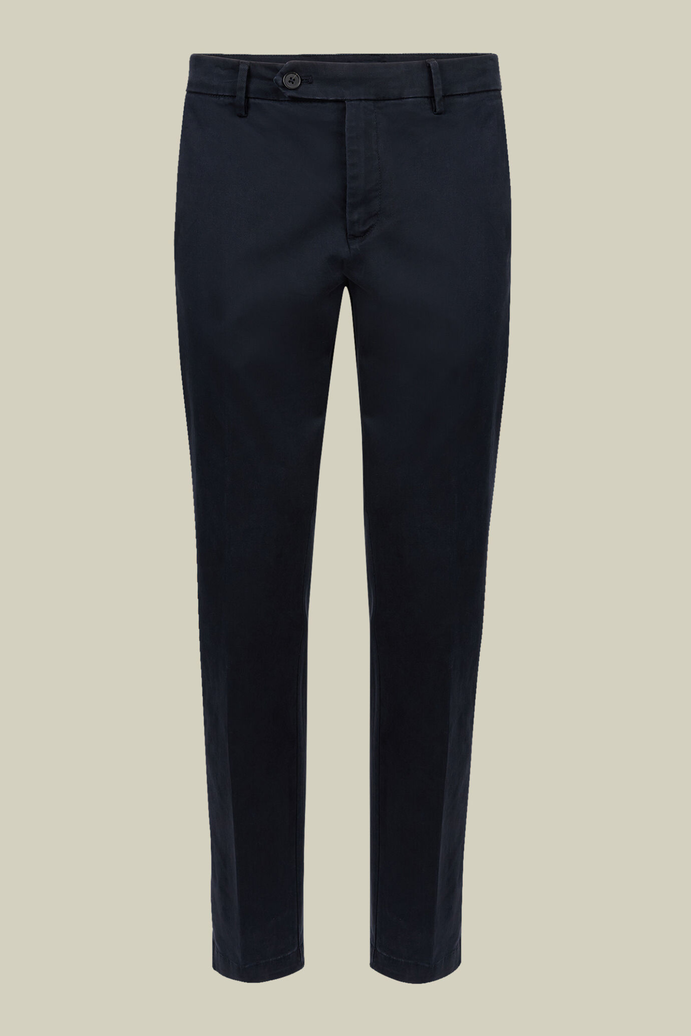 Men's classic twill chinos in a perfect fit