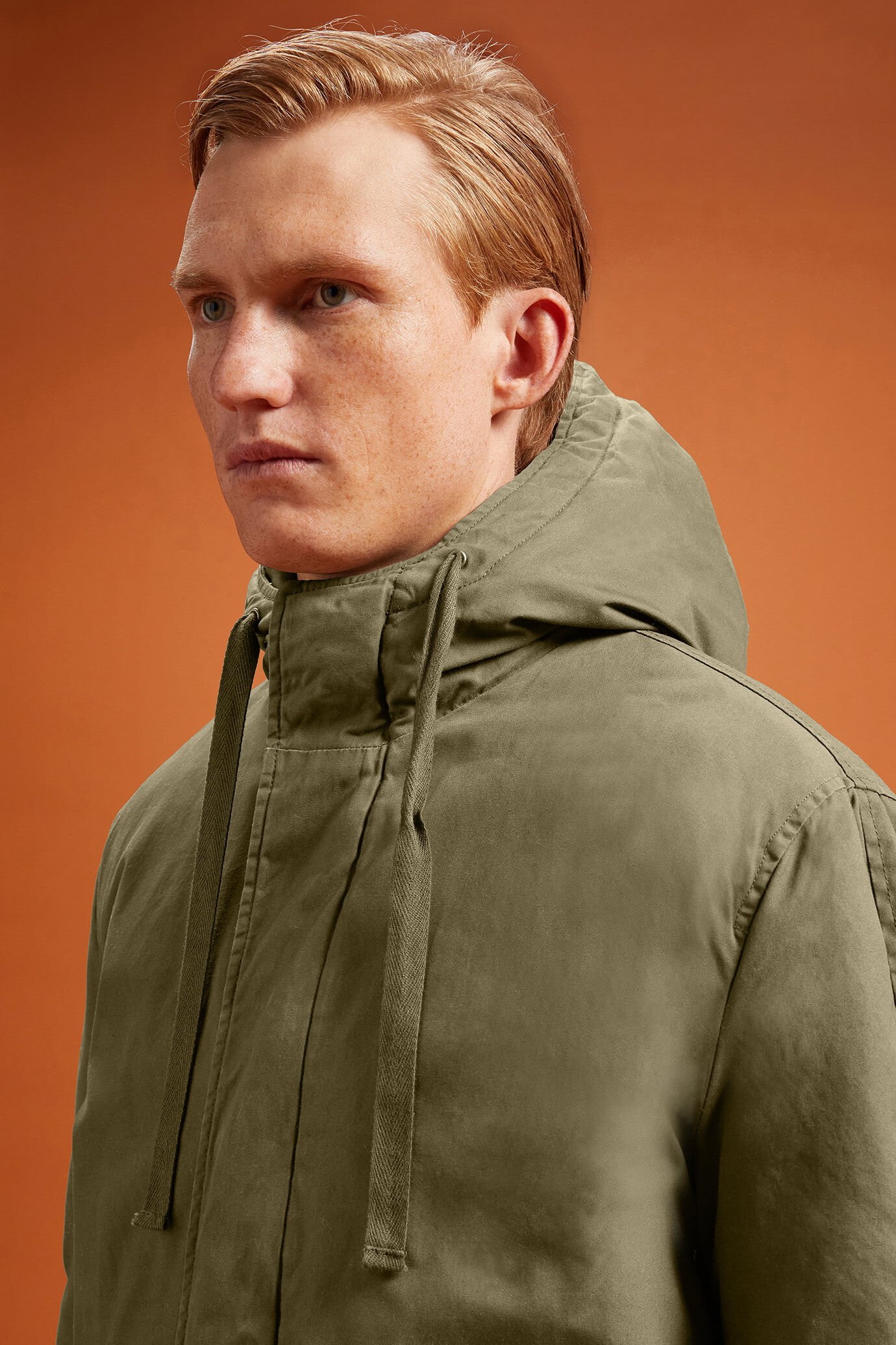 Parka homme à capuche, en tissu ciré avec fourrure en peau lainée, coupe confort image number 3