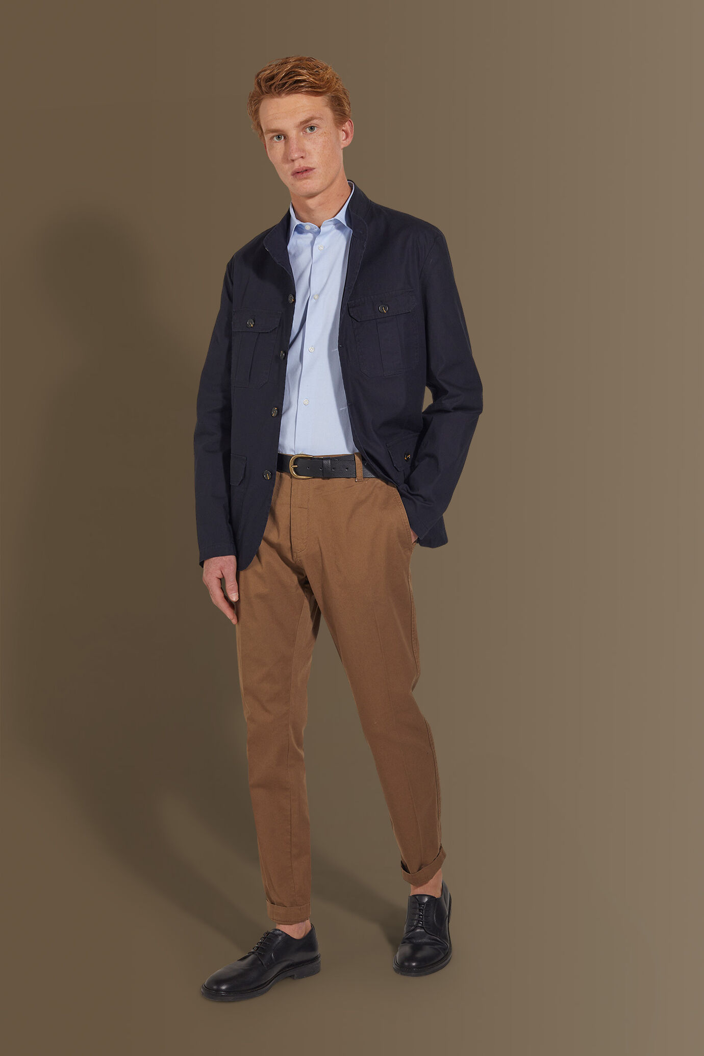 Pantalone uomo con tasca a toppa dietro in contrasto colore image number 1