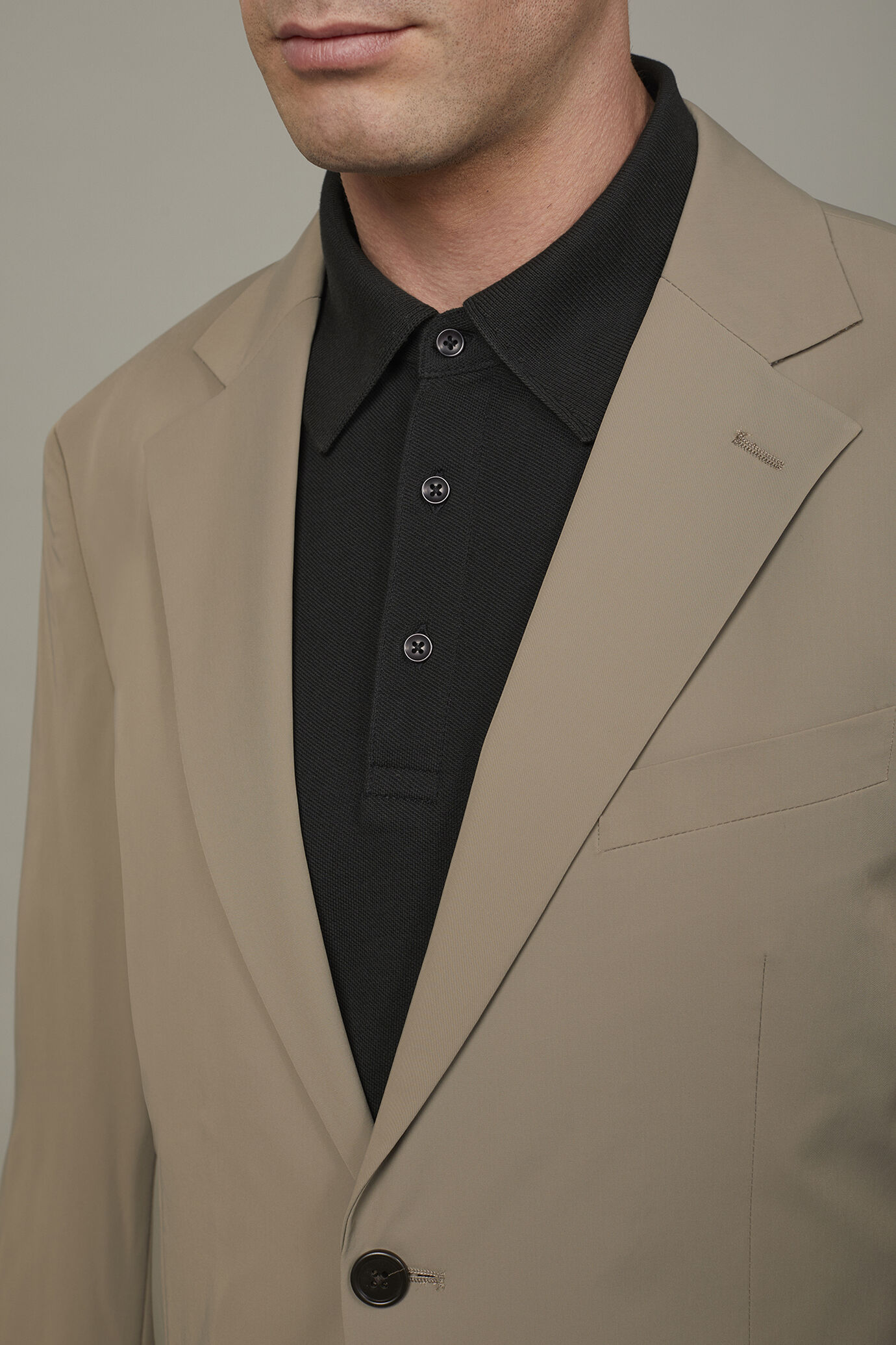 Men's single-breasted suit in regular fit technical fabric image number 3