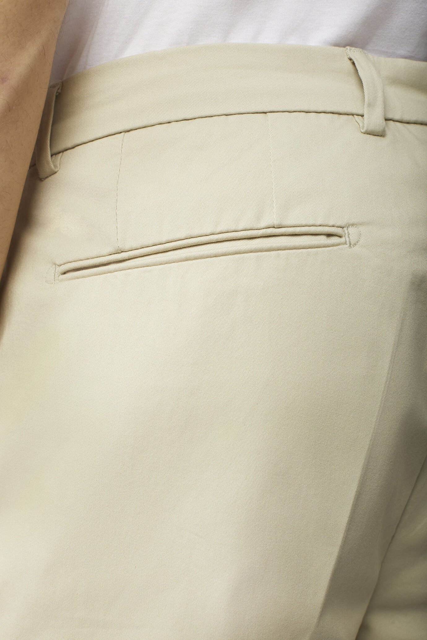 Men's classic chino trousers regular fit image number 3