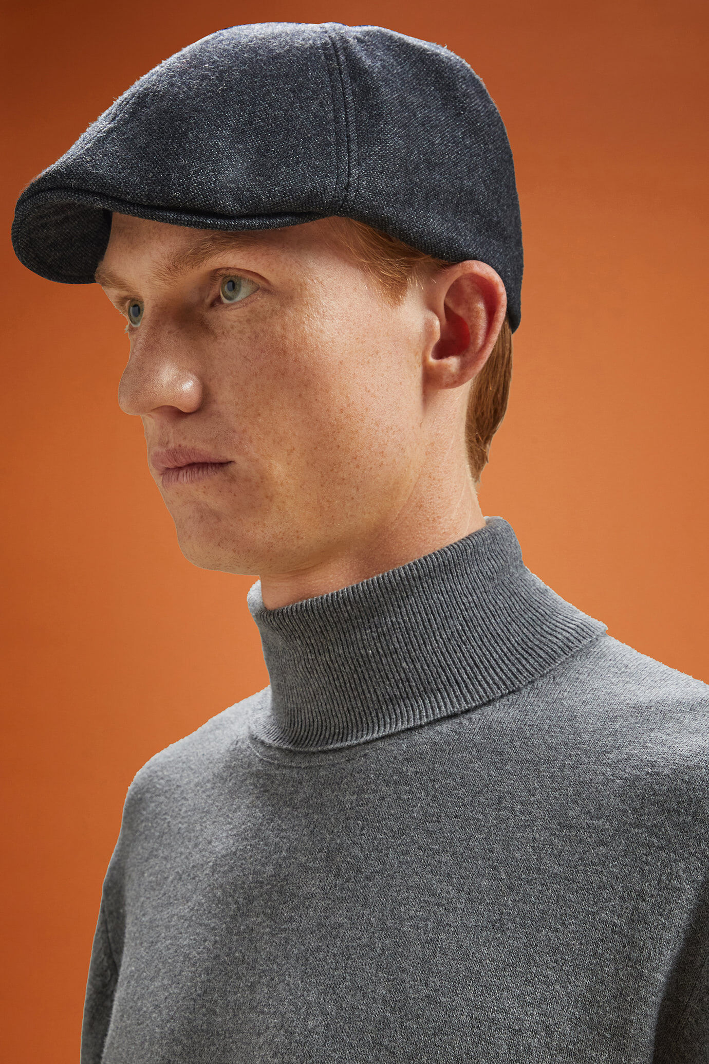 Men's flat cap in wool blend herringbone fabric image number 1