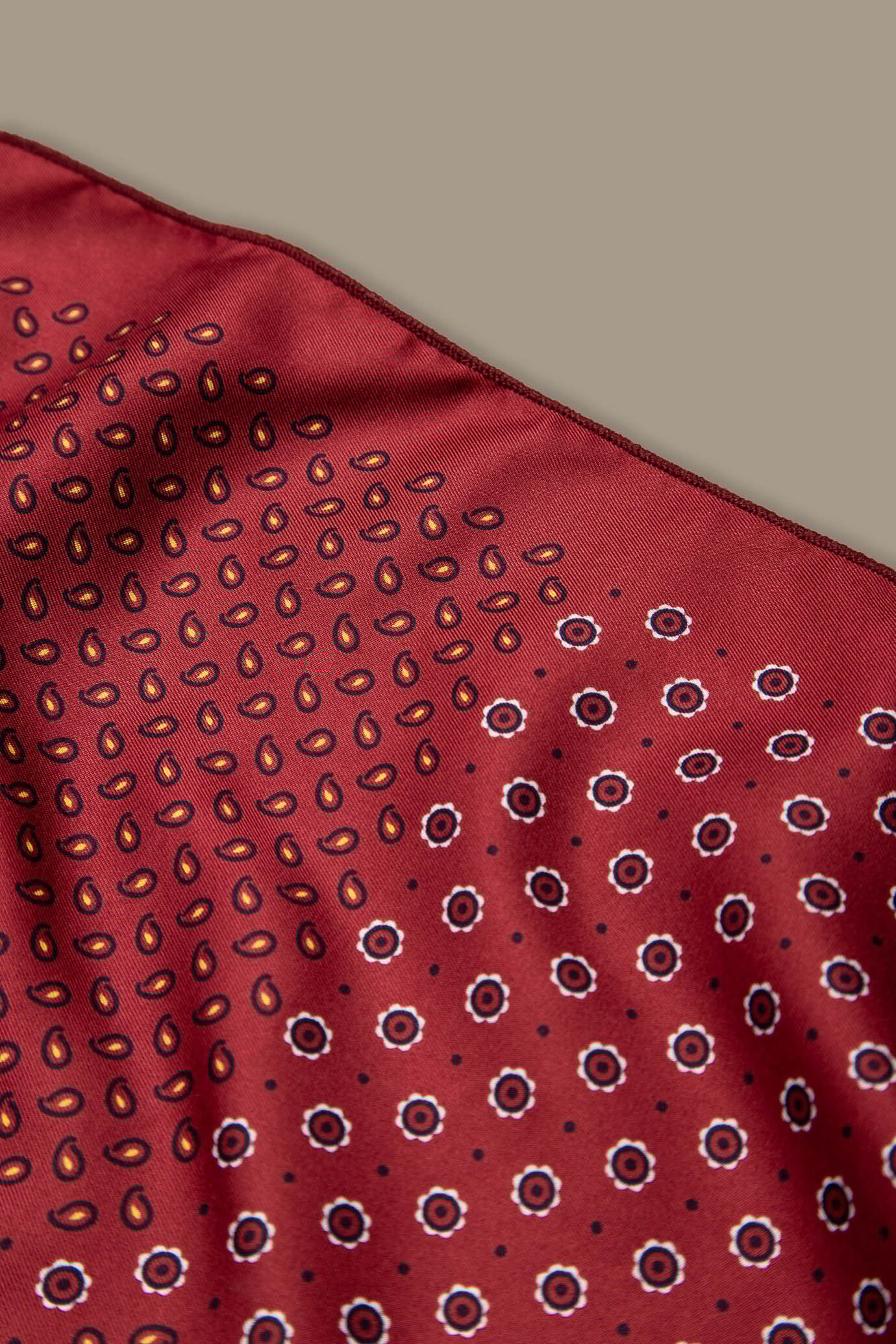 Flower pochette image number 1