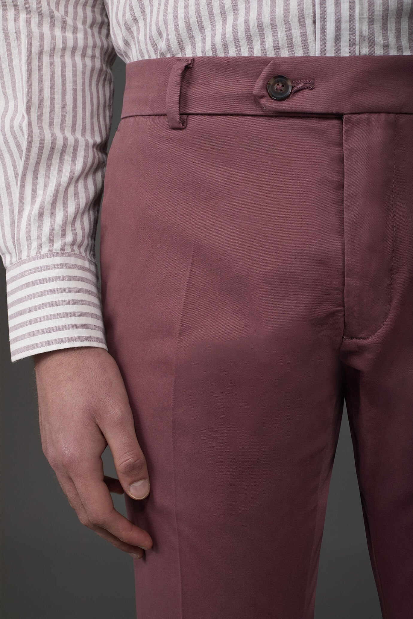 Pantalone uomo chino classico regular fit image number 2