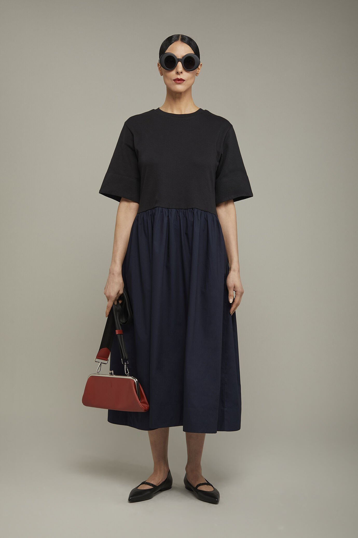 Zweifarbiges Midikleid f&uuml;r Damen aus 100 % Baumwolljersey in normaler Passform