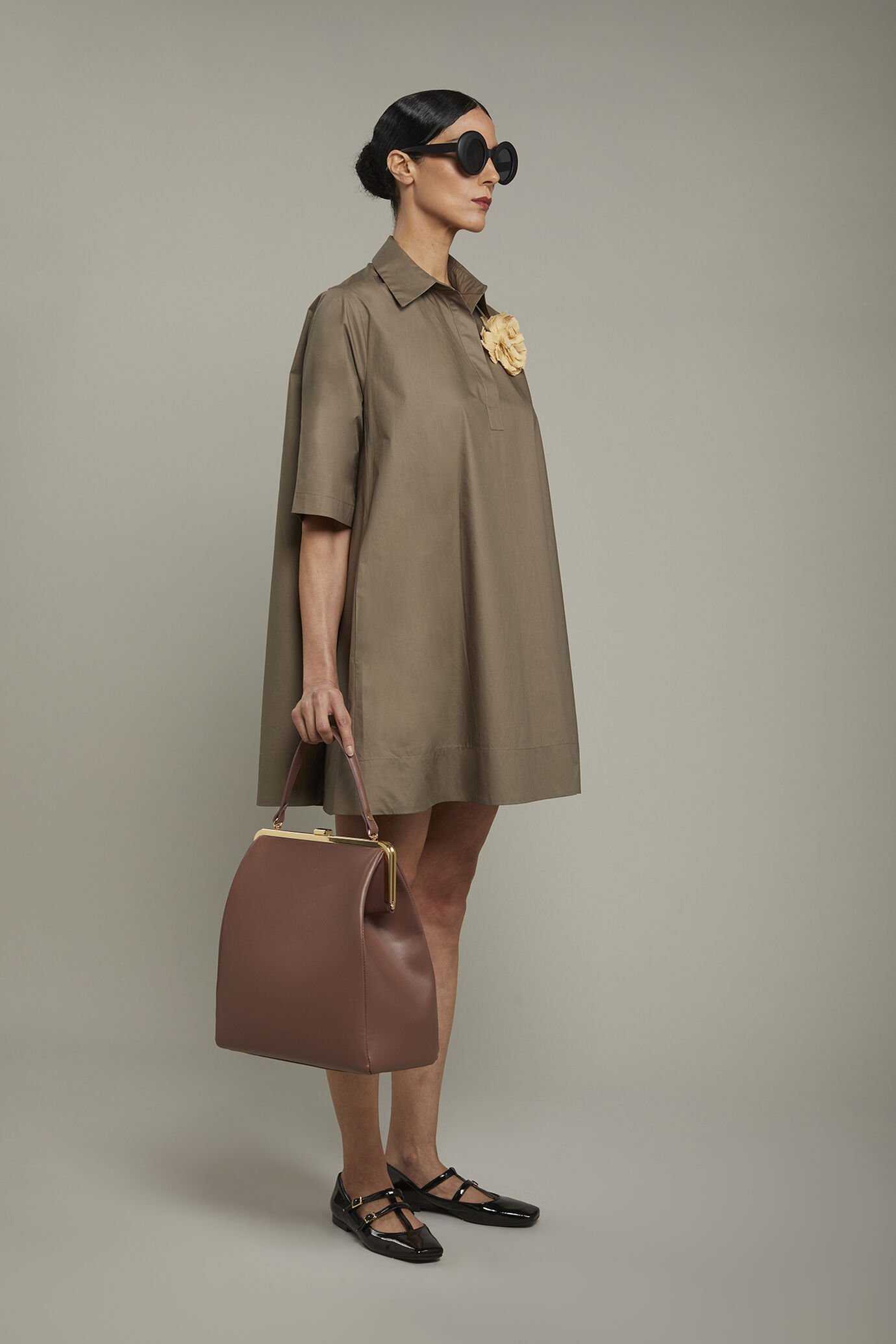 Kleid f&uuml;r Damen aus 100 % Baumwolle mit Polokragen in normaler Passform image number 1