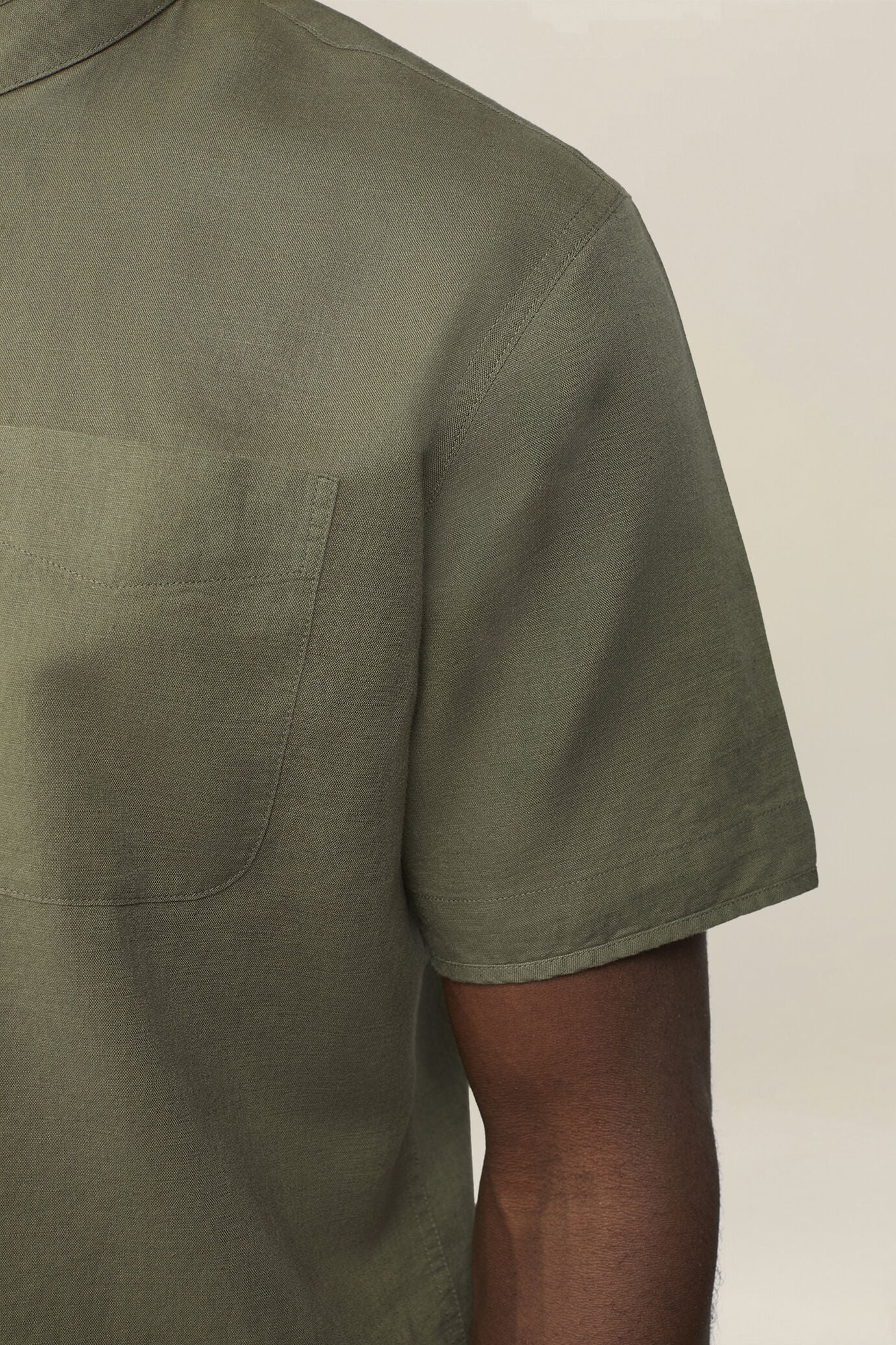 Camicia uomo casual collo alla coreana tessuto in lino e cotone lavato image number 3