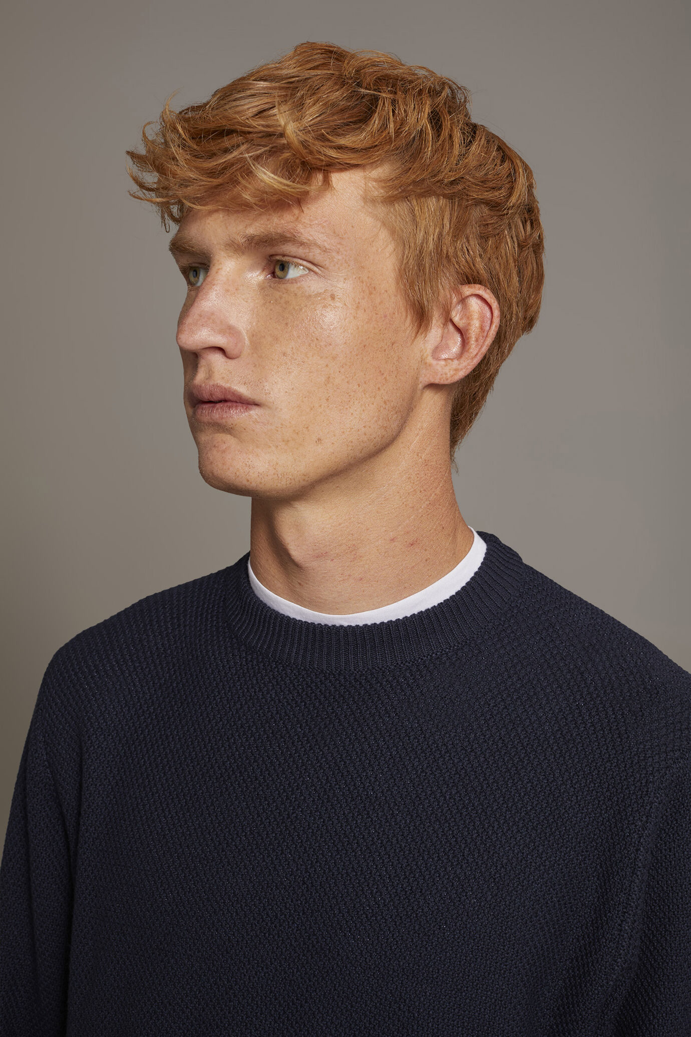 Honeycomb round neck sweater image number 2