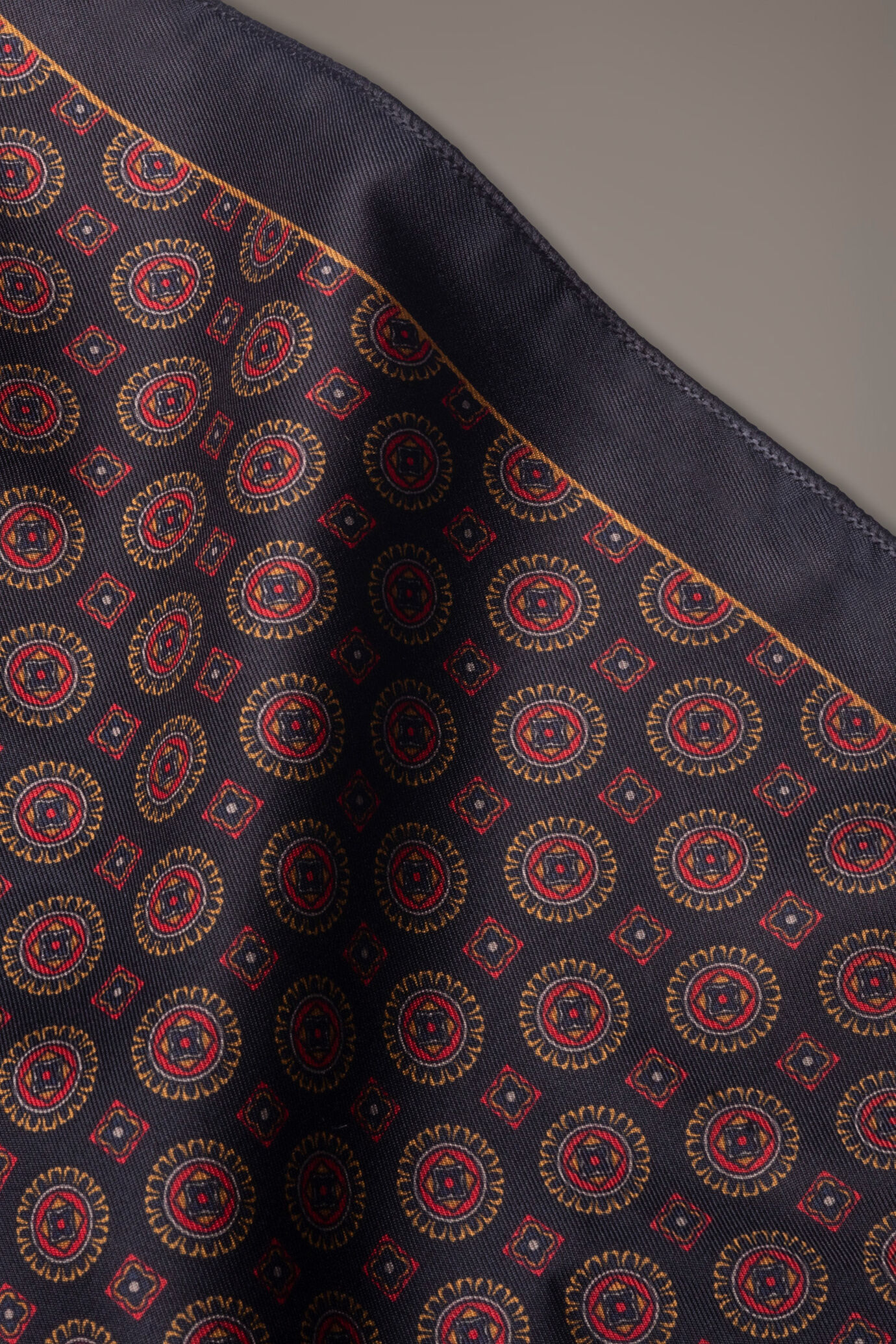 Patterned printed twill Pochette image number 1