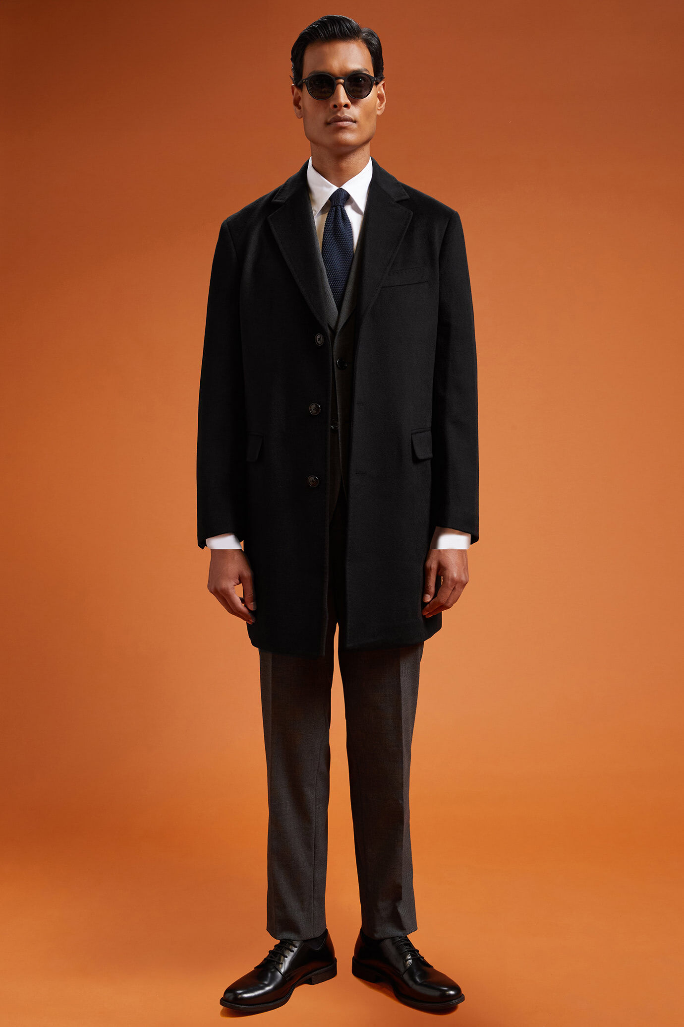 Men's regular fit single-breasted classic coat in a wool blend image number 1