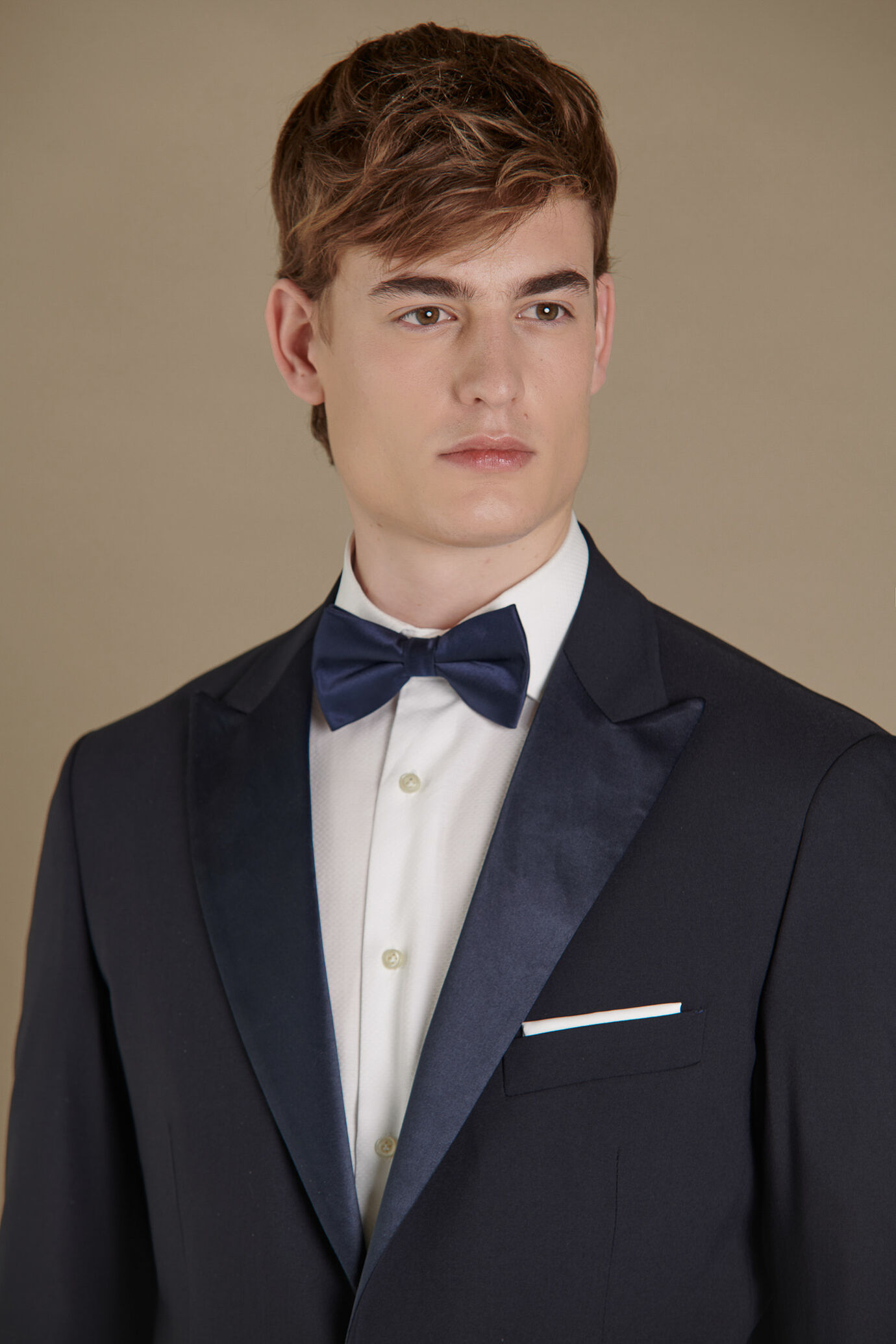 Smoking monopetto con collo a lancia image number 2