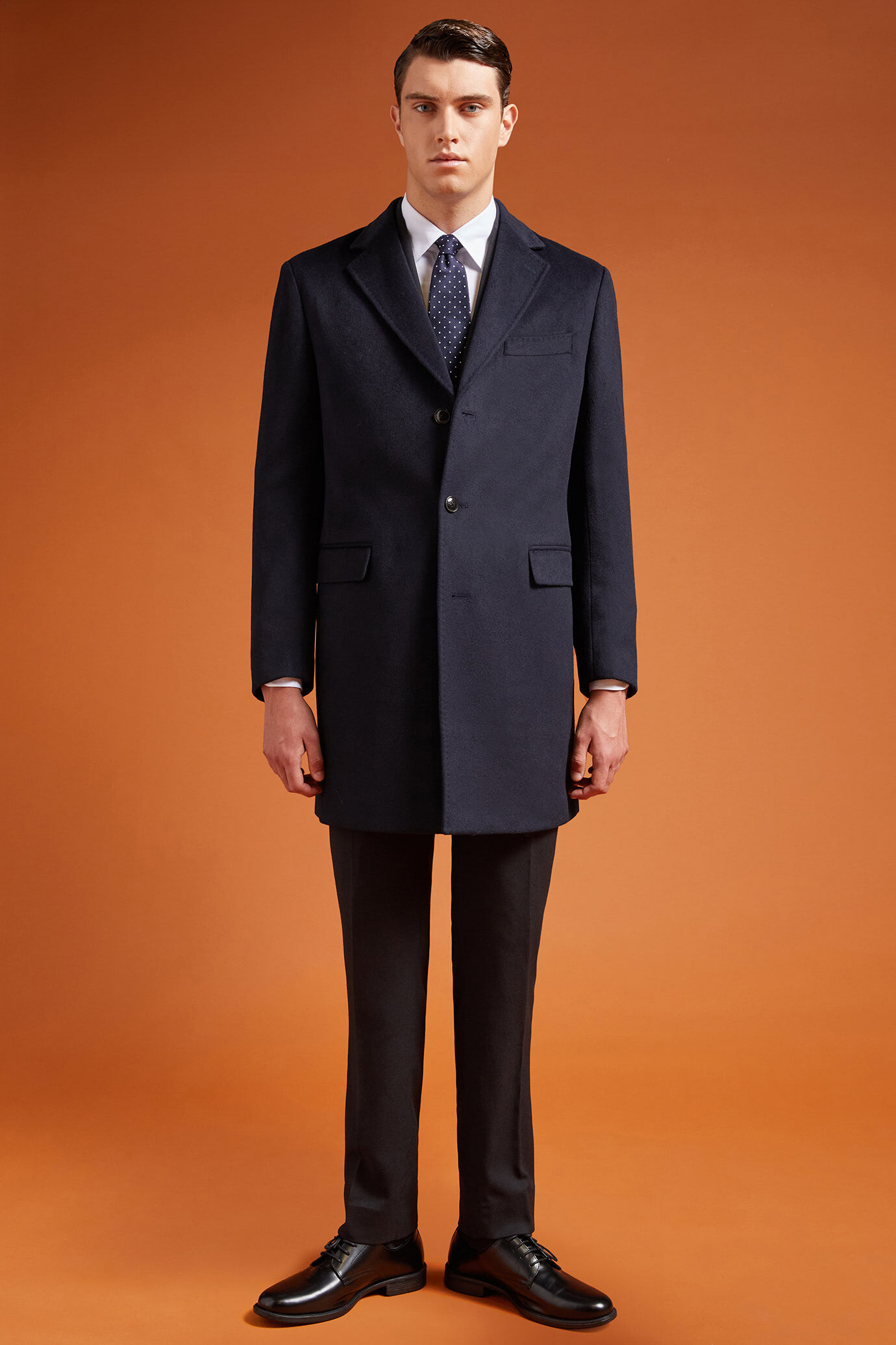 Men's regular fit single-breasted classic coat in a wool blend image number 0