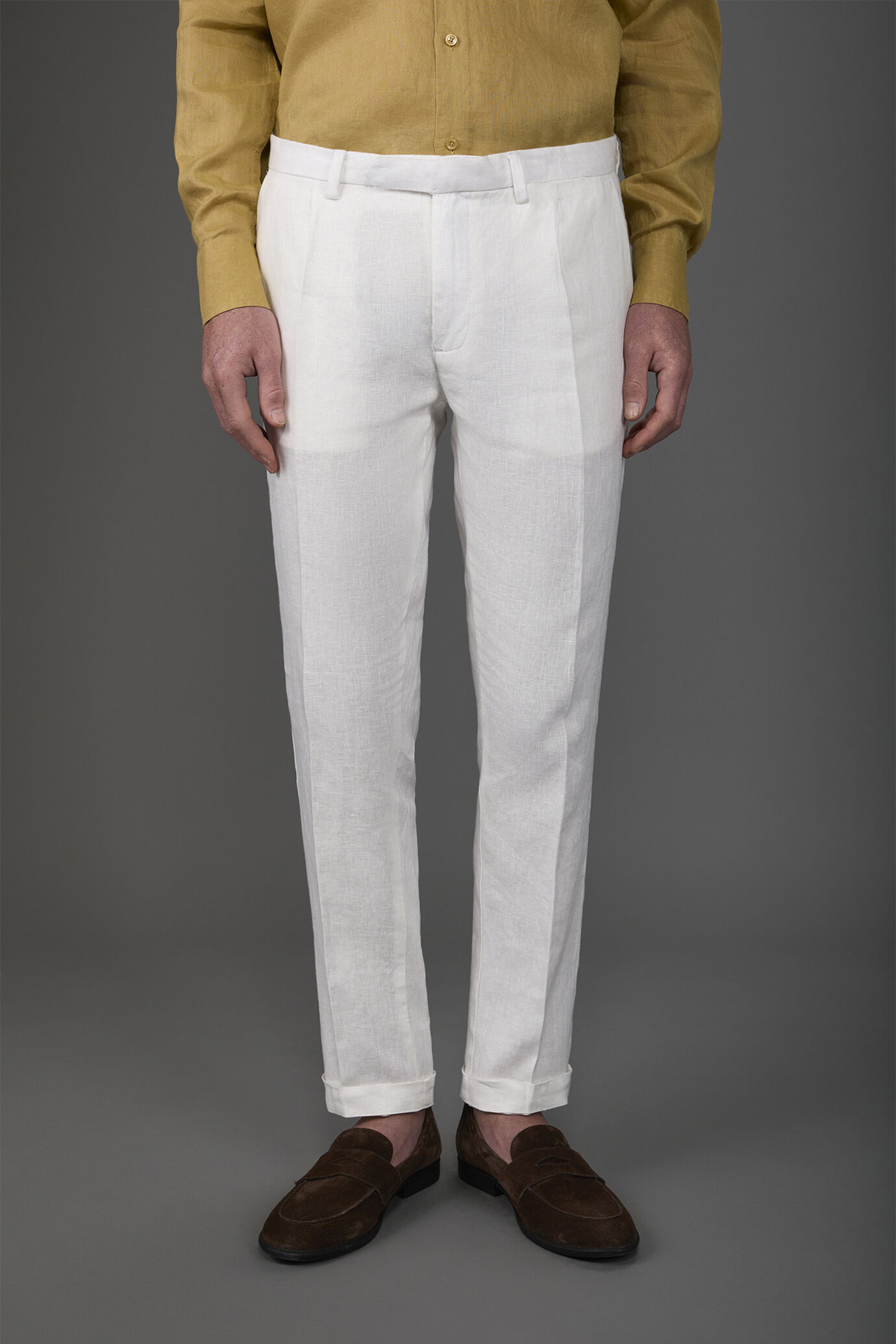 Pantalone uomo 100% lino con due piccole pinces e bottone nascosto