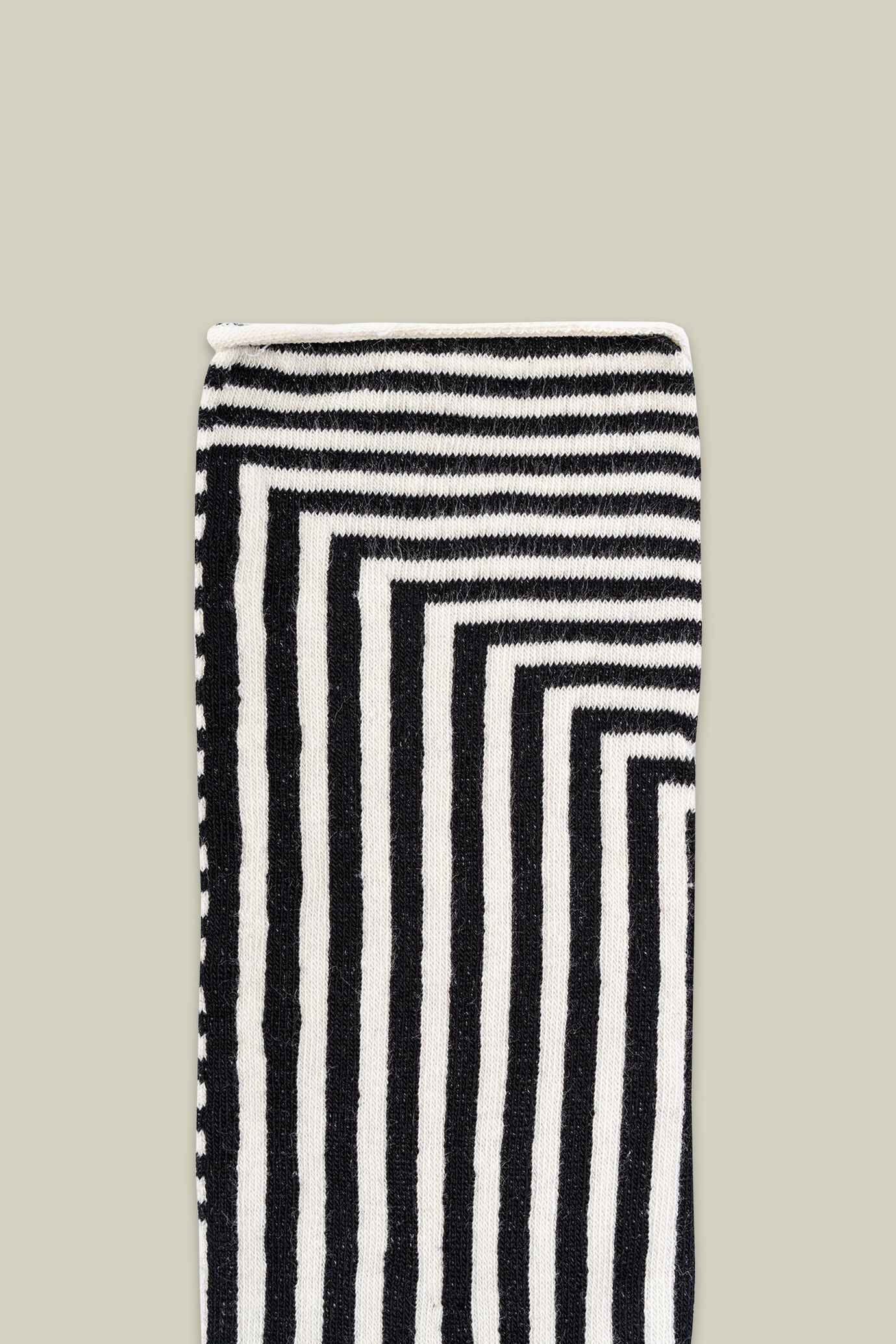 Lasergeschnittene Damensocken mit zweifarbigen Streifen