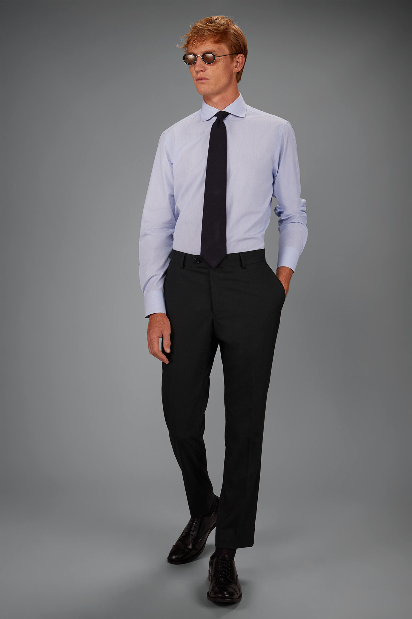 Camicia uomo in 100% cotone tinto filo a righe sottili regular fit