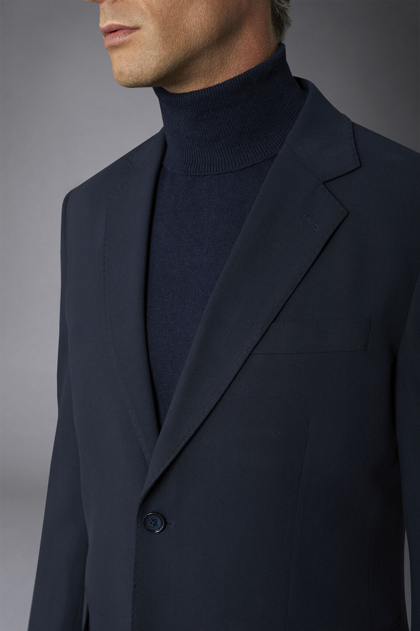 Costume croisé simple, coupe régulière, tissé dans un tissu à motifs ton sur ton image number 3