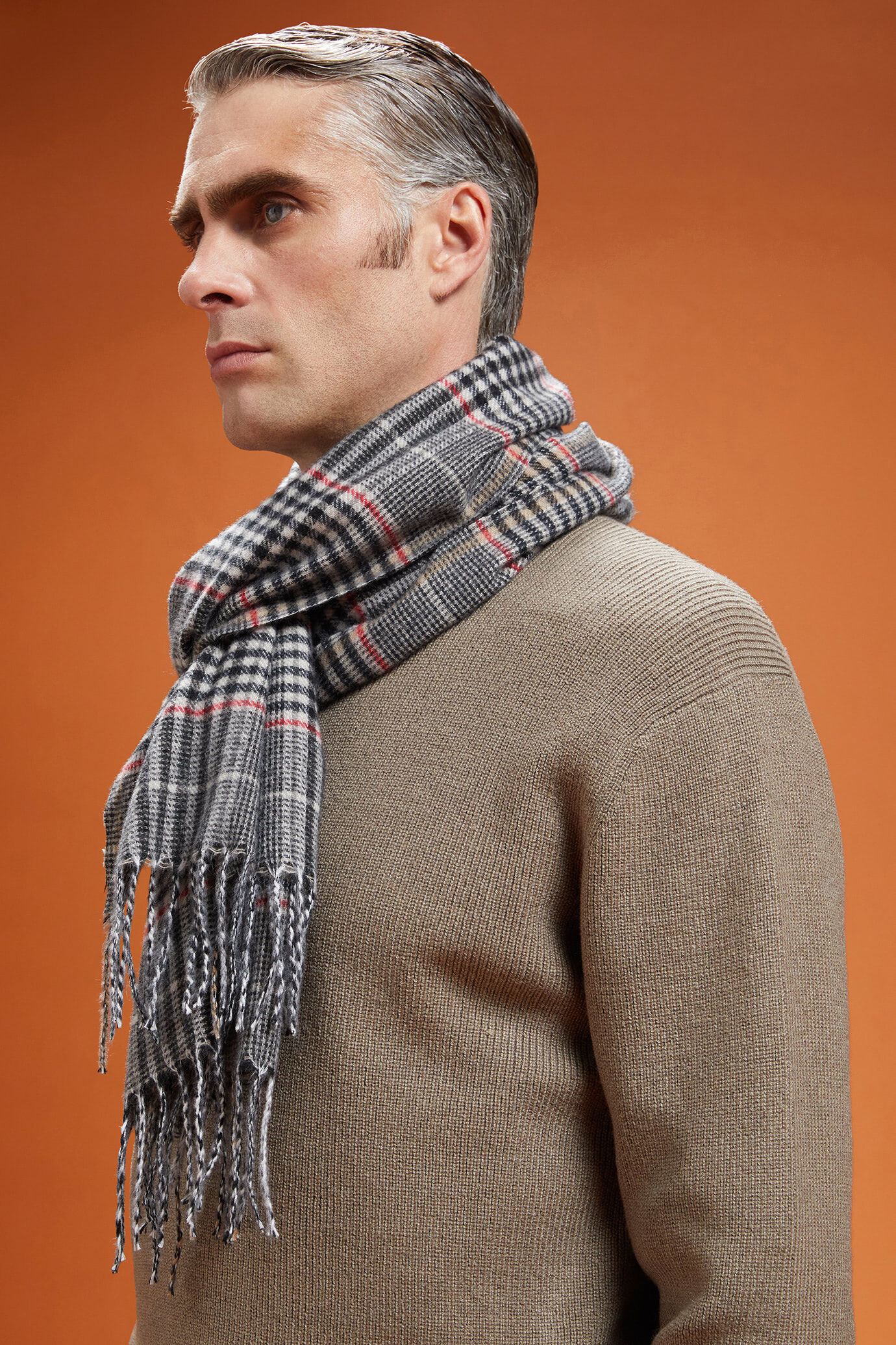 Men's checked scarf with fringes
