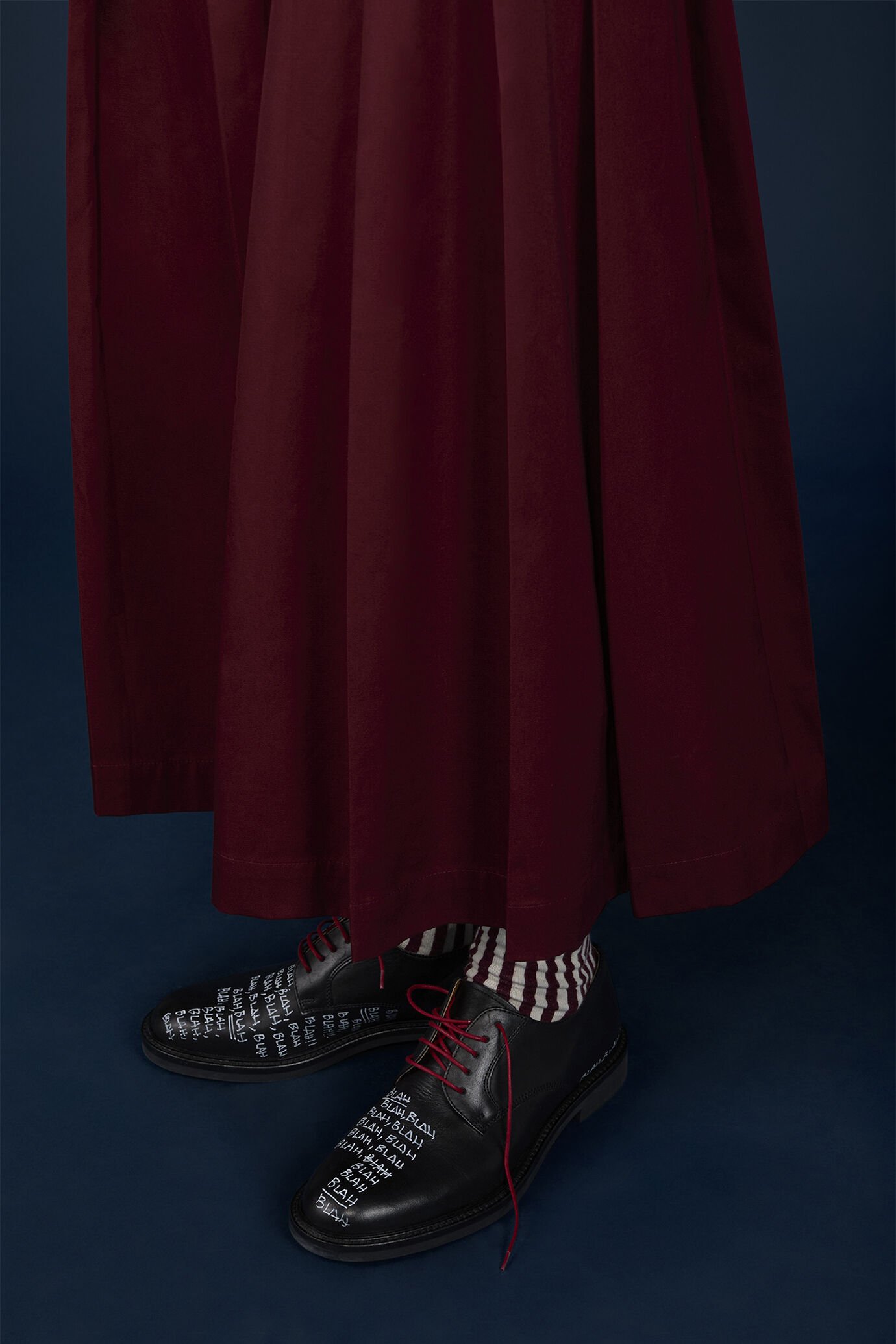 Long pleated skirt in linen and cotton blend with removable straps image number 3