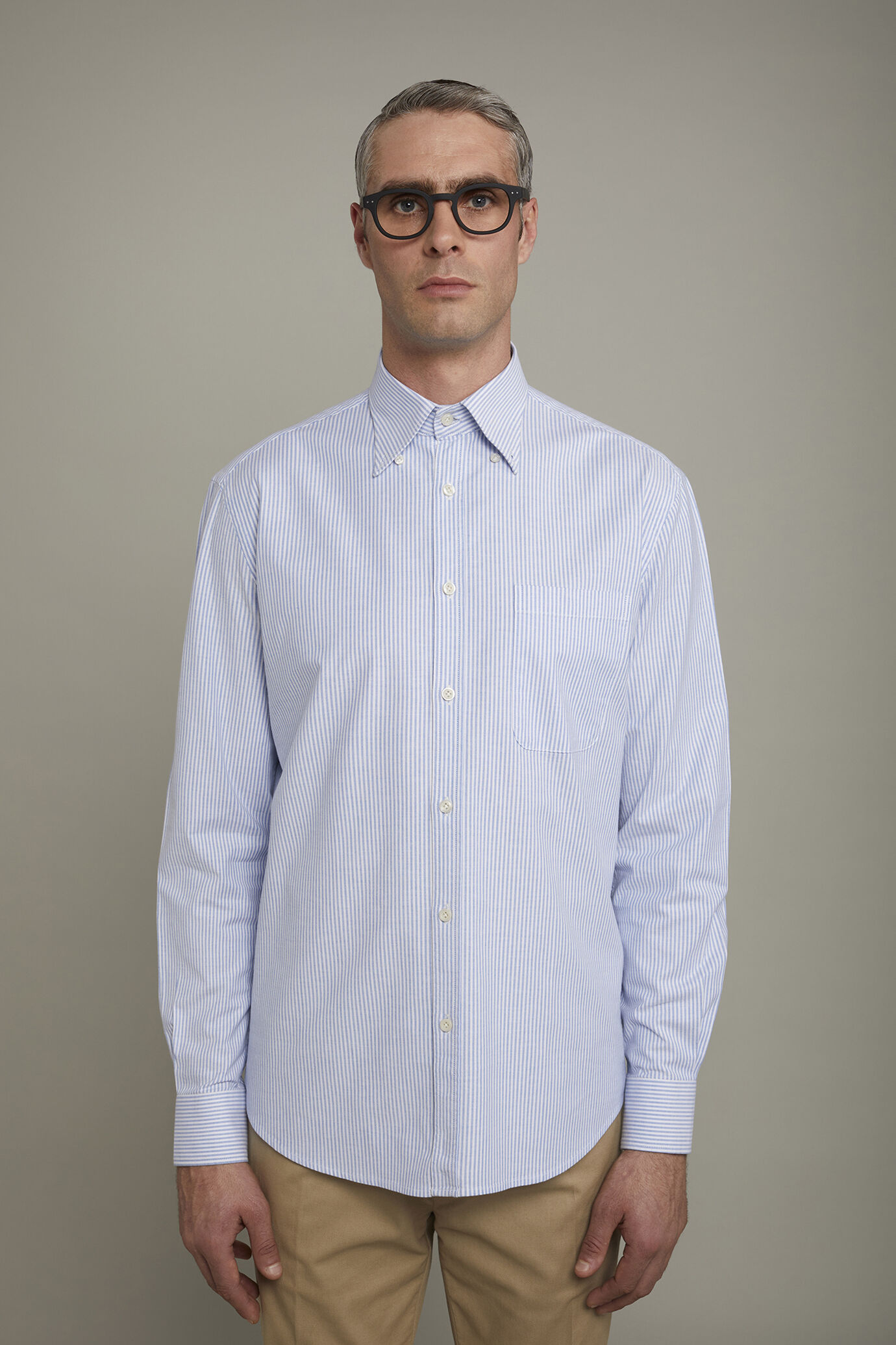 Camicia classica uomo collo button down tessuto Oxford rigato ultra leggero comfort fit image number 2