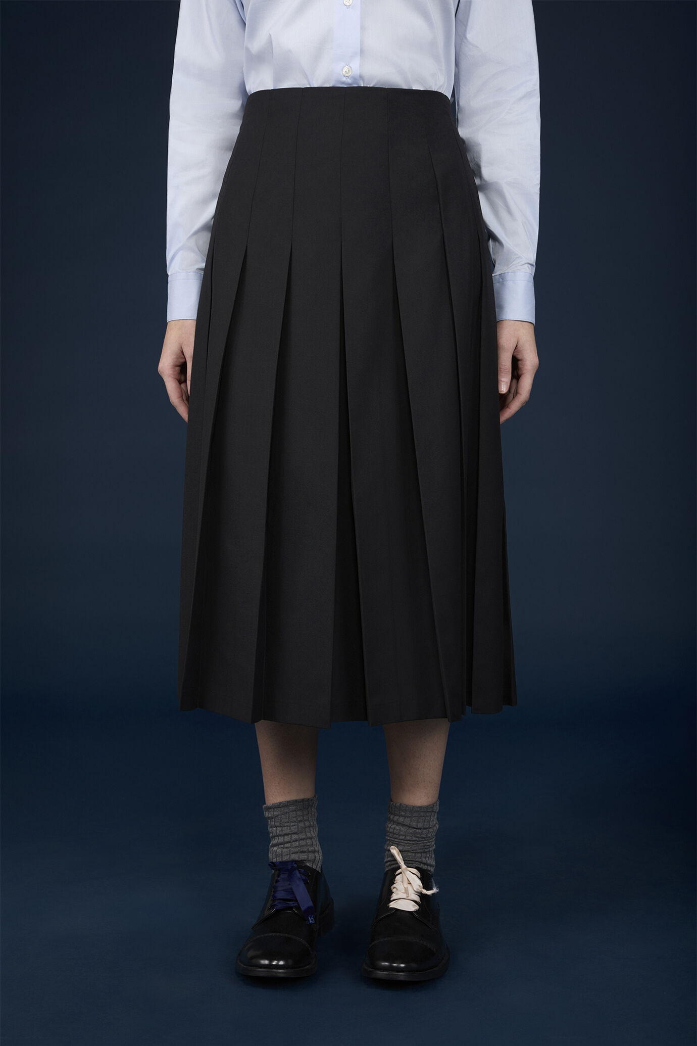 Gonna donna longuette a pieghe con zip tinta unita regular fit image number 1