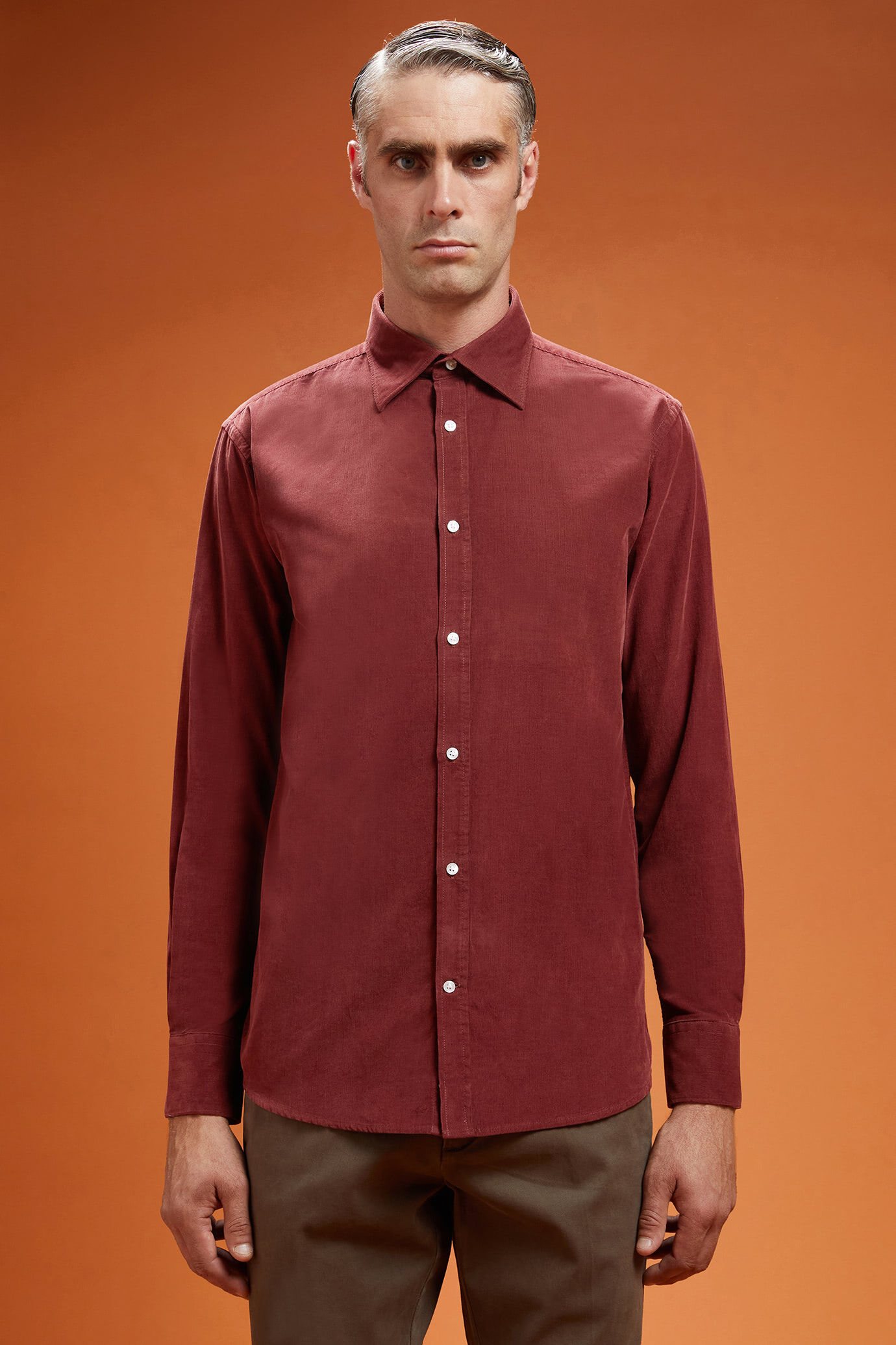 Camicia casual uomo collo classico 100% cotone tessuto velluto 1000 righe tinta unita comfort fit image number 0