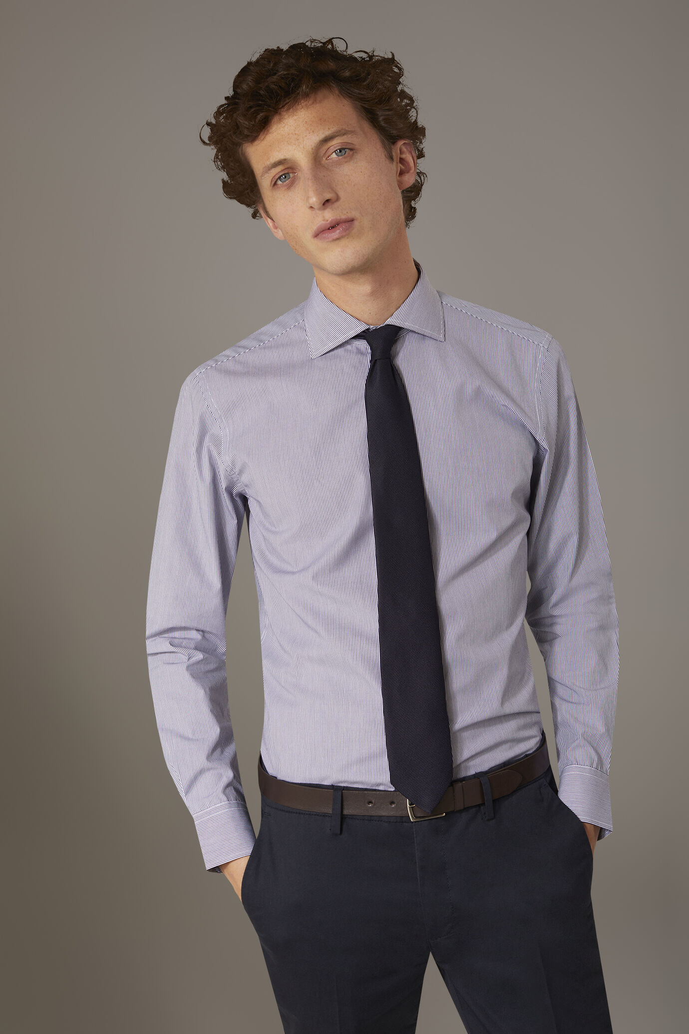 Camicia classica collo francese slim fit tessuto tinto filo rigato image number 0
