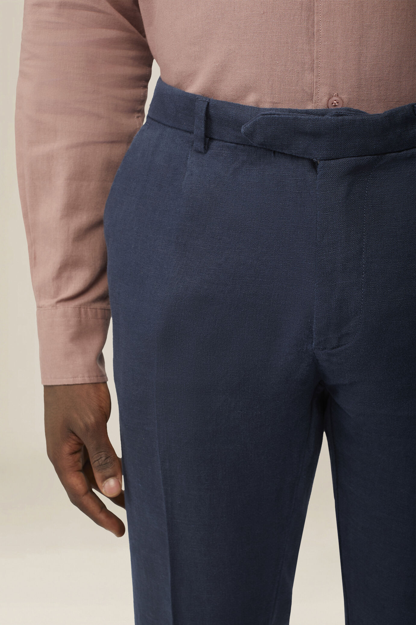 Herrenhose mit 100% Leinen zwei kleinen B&uuml;gelfalten und verdeckter Knopfleiste image number 2