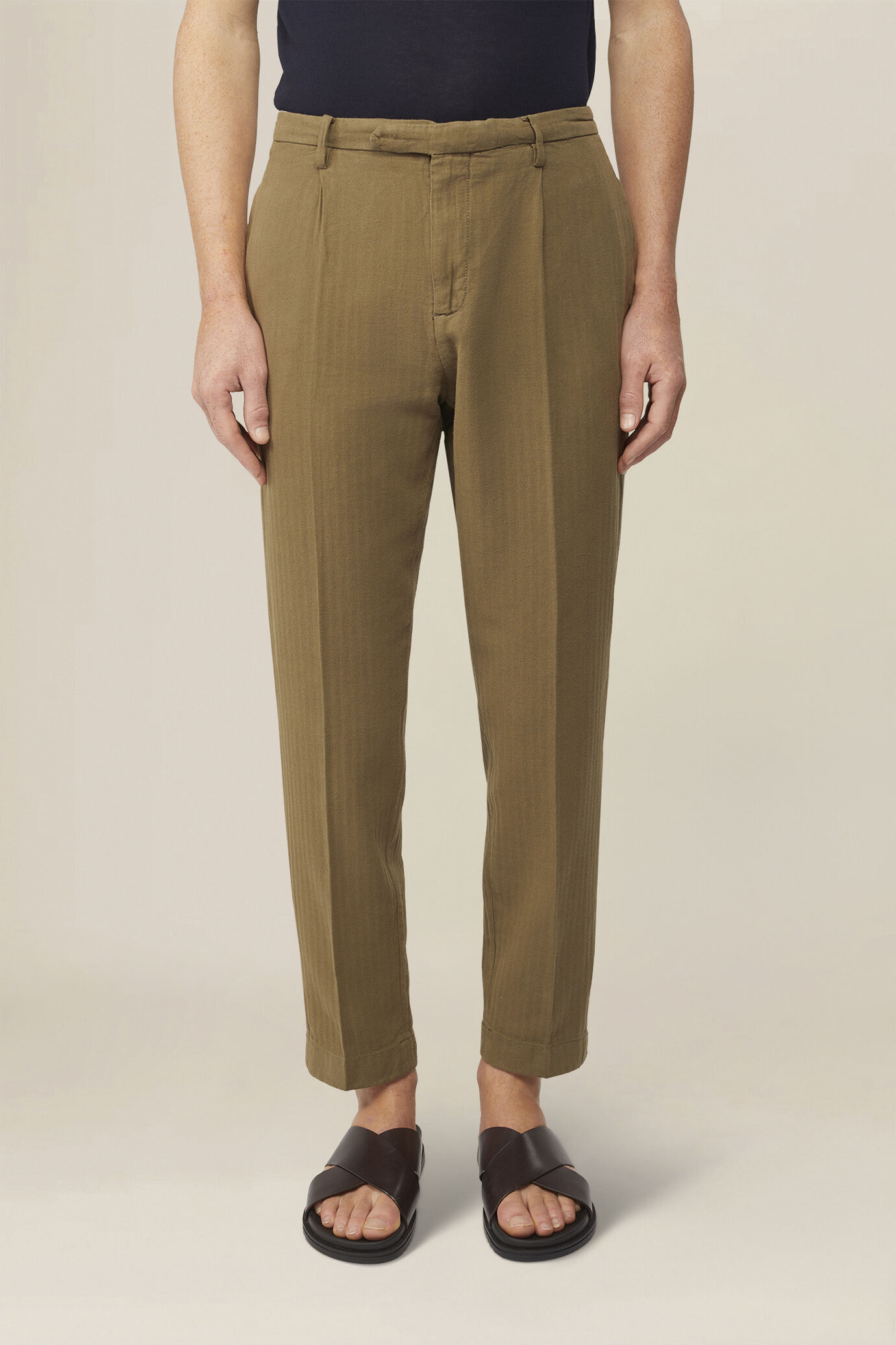 Men's trousers with 2 small pleats image number 1