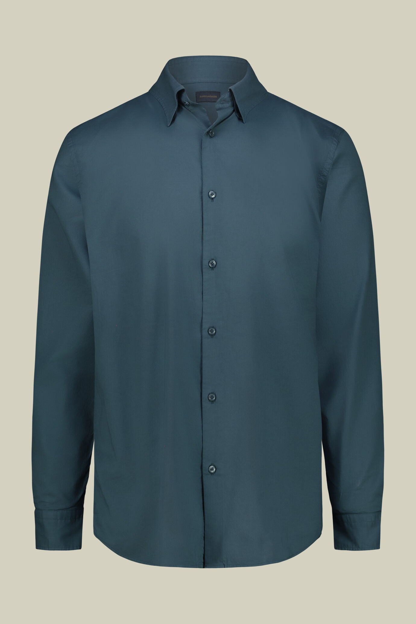 Men's 100% cotton plain shirt with hidden button-down collar image number 5