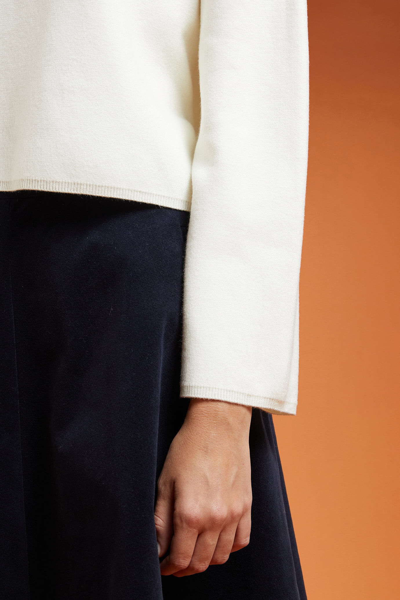 Maglia donna a manica lunga con collo a vulcano regular fit image number 2