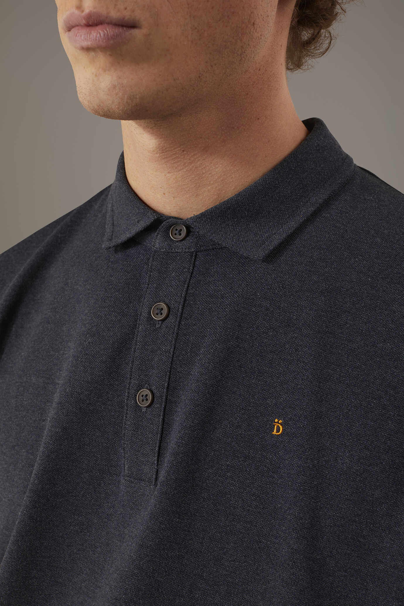 Kurzärmeliges Poloshirt aus melierter Baumwollmischung image number 1