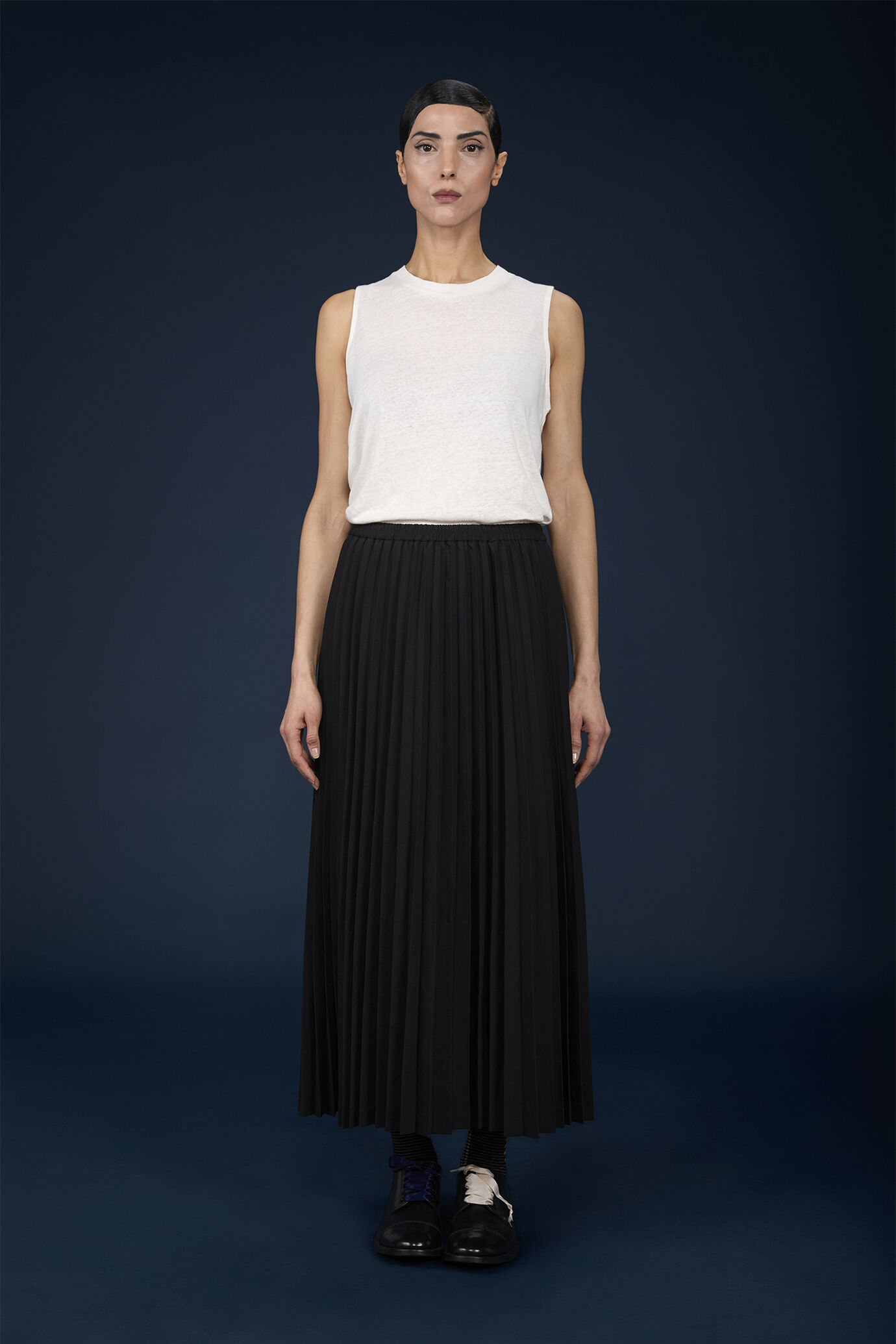 Pleated single-colour lonquette skirt