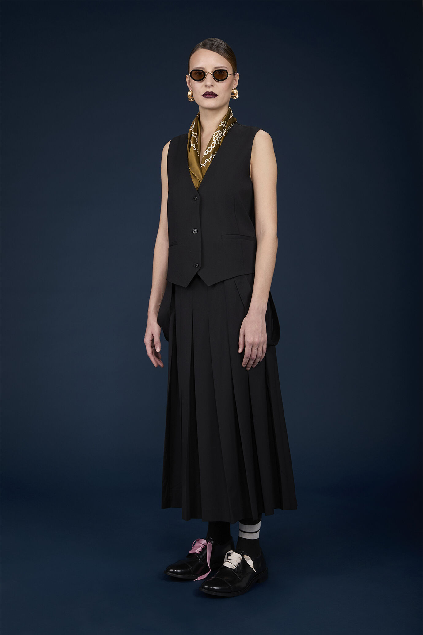 Women's formal waistcoat with striped lining image number 1