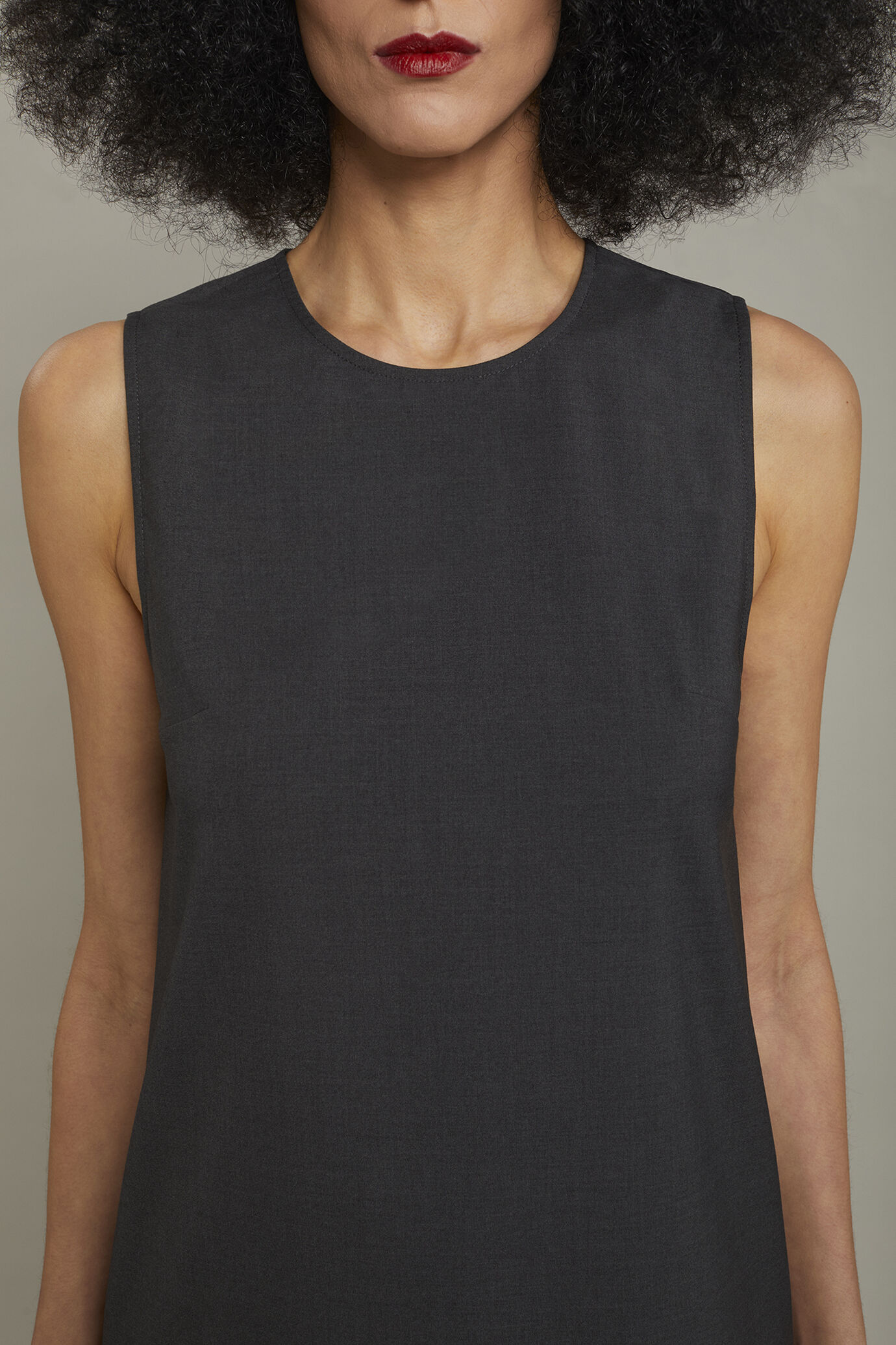 Abito donna smanicato tinta unita regular fit image number 3