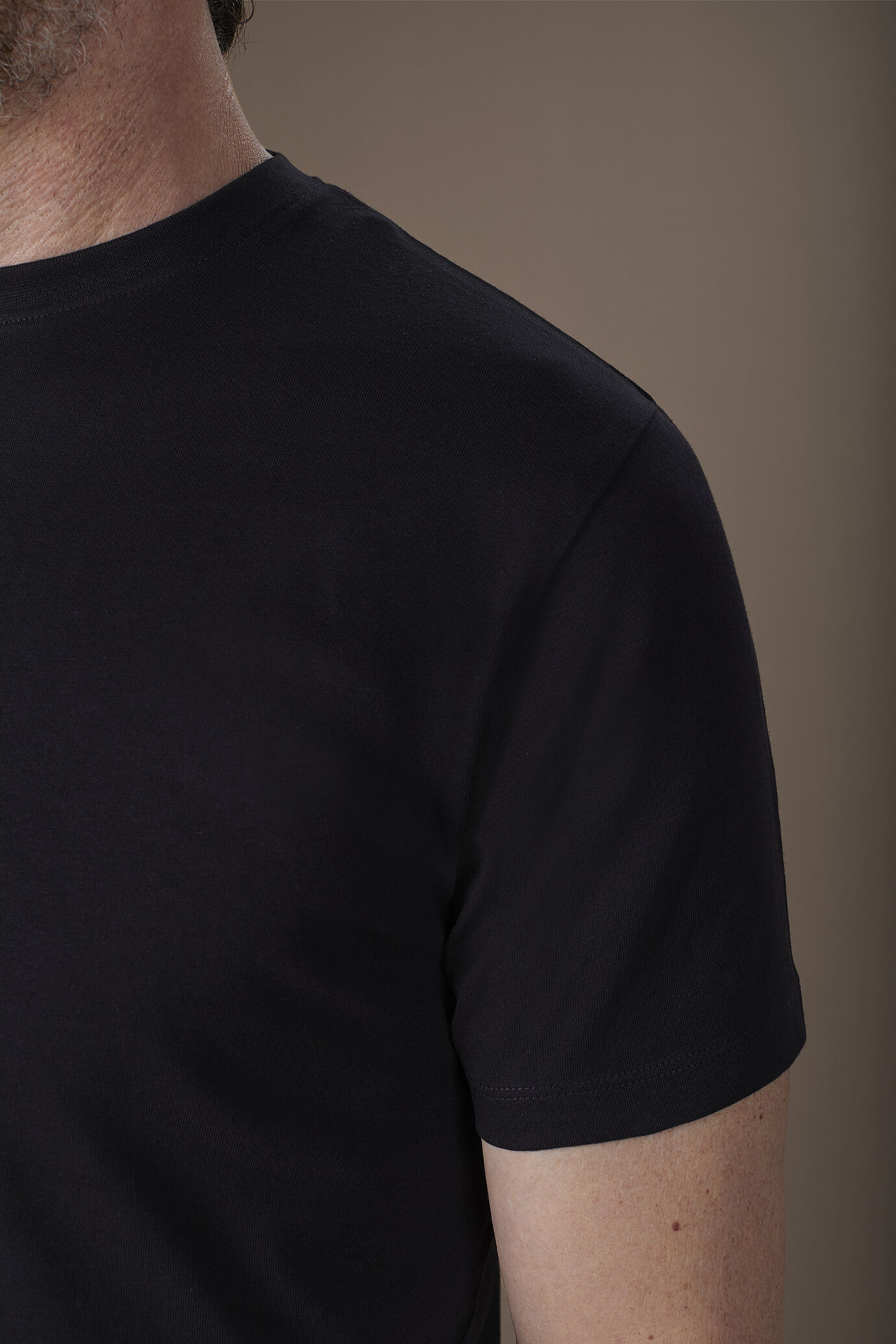 Men's round neck T-shirt in 100% cotton regular fit image number 3
