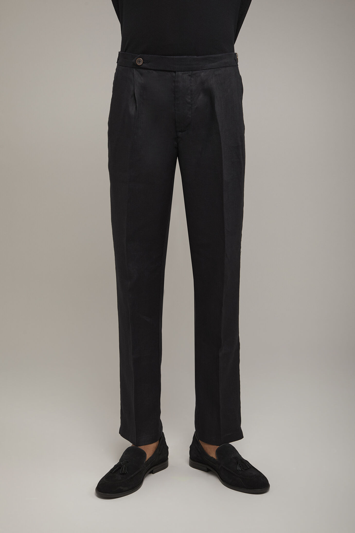 Pantalone uomo con doppia pinces 100% lino comfort fit image number 3