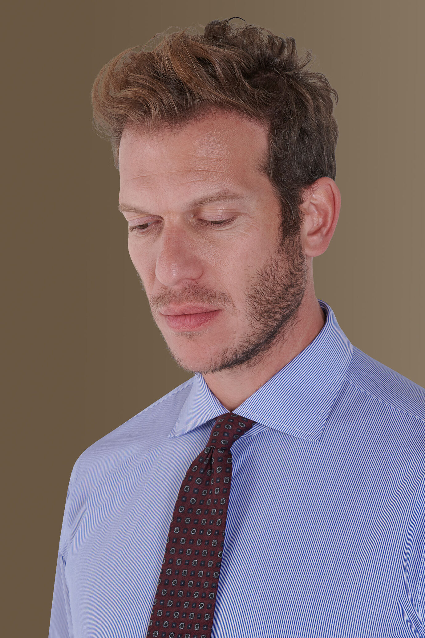 Camicia classica uomo collo francese 100% cotone tinto filo riga stretta image number 1