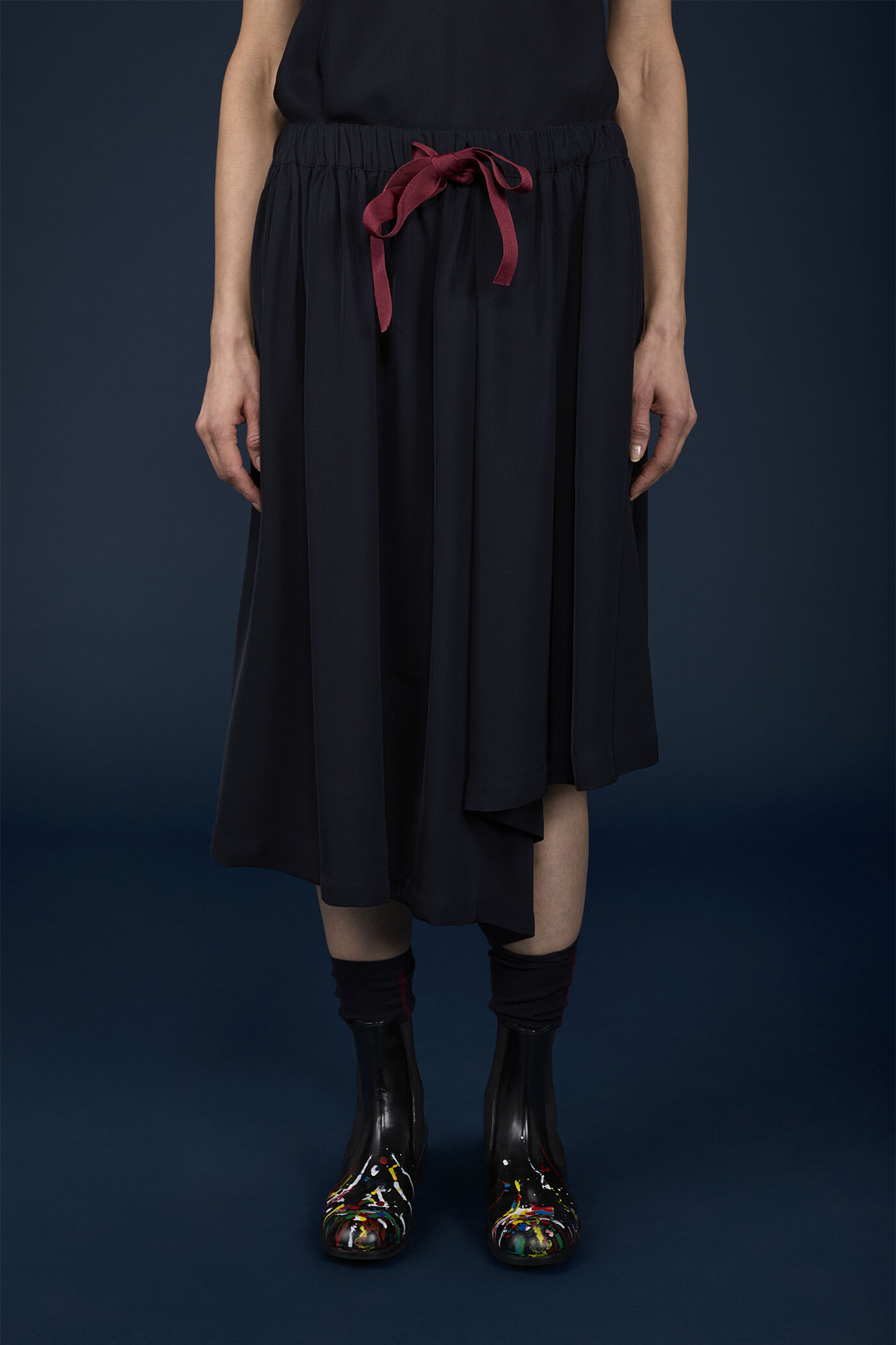Bermuda skirt with a wide and soft line, adjustable elastic waist with contrasting drawstring image number 1