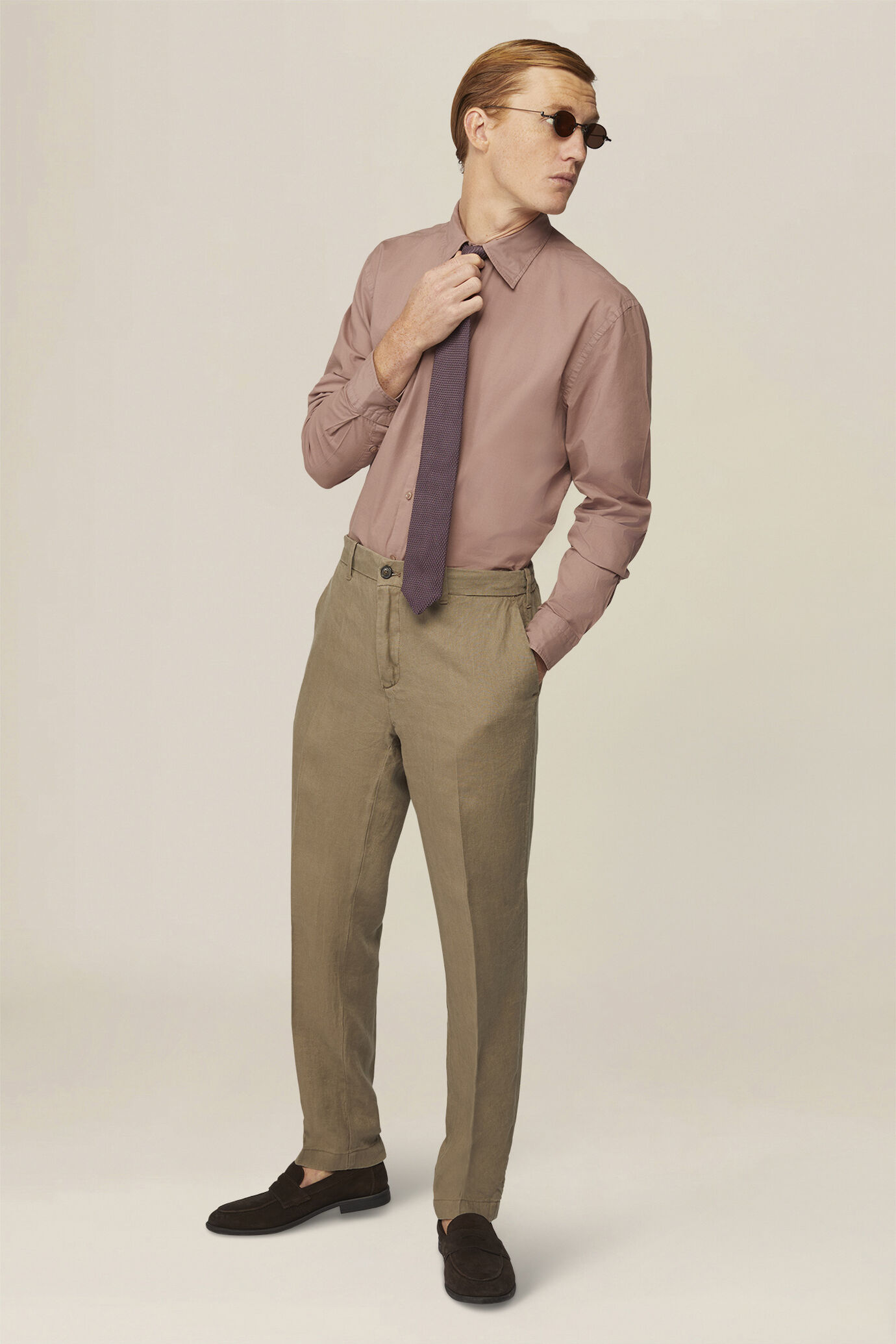 Men's 100% cotton plain shirt with hidden button-down collar image number 1