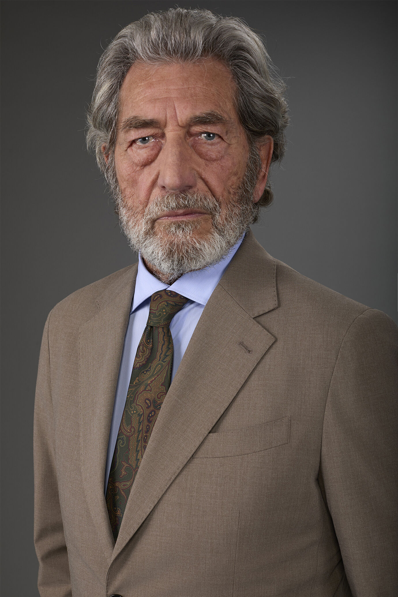 Single-breasted men's suit with single-pleat trousers in two-way stretch fabric image number 2