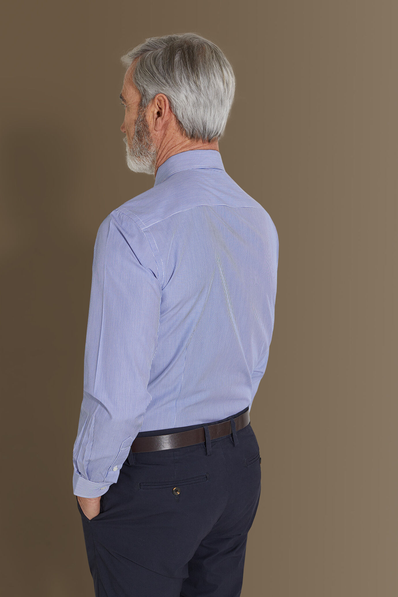 Camicia classica collo francese tinto filo a righe strette uomo image number 2