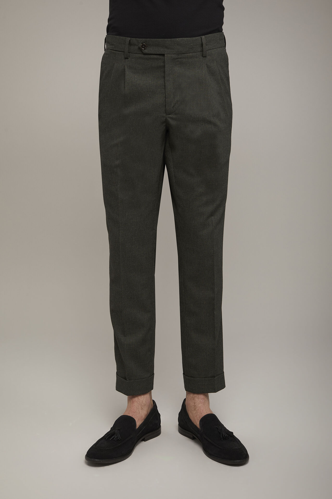 Pantalone classico uomo con doppia pince tessuto con disegno micro pied de poule regular fit image number 3