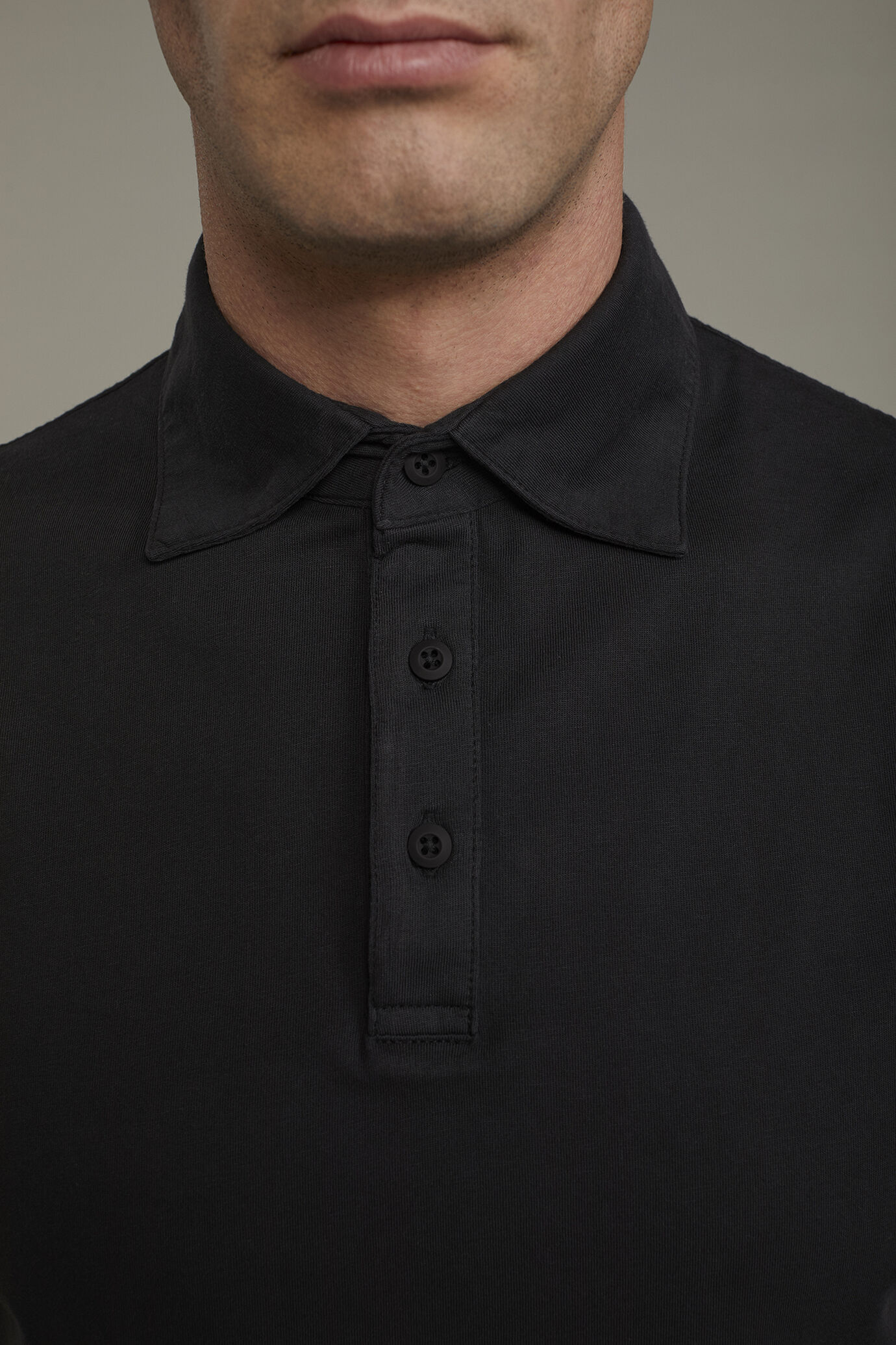 Kurzärmeliges Herren-Poloshirt aus 100 % Baumwolle in normaler Passform image number 3